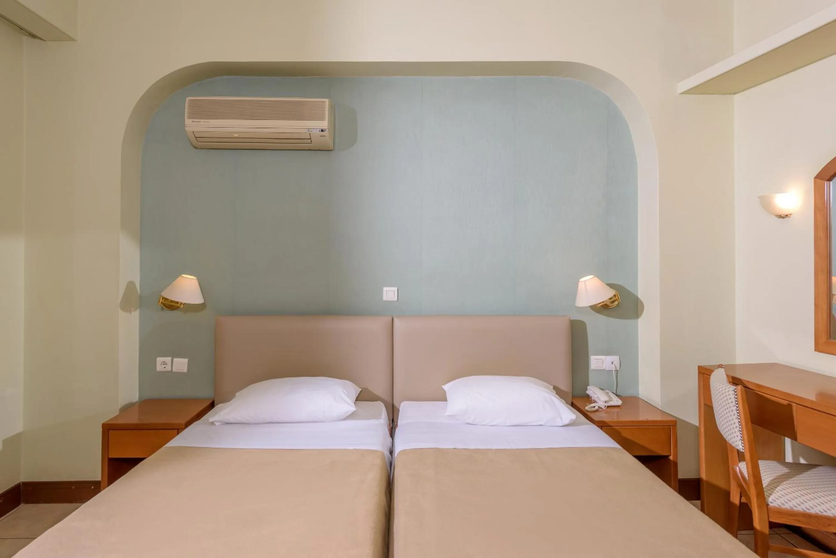 Guests, Bed in El Greco Hotel