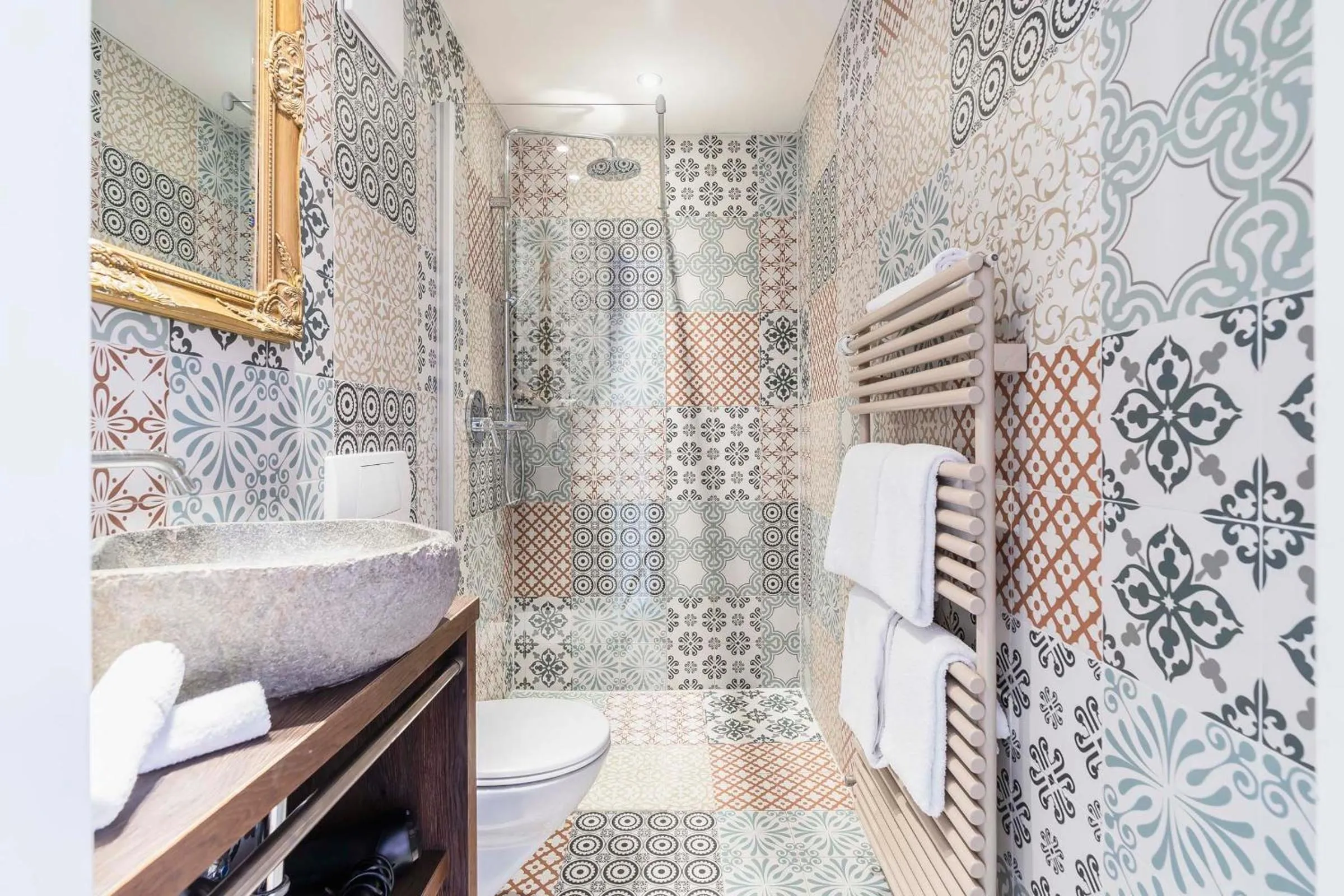 Shower in Villa Fantasia Budget Boutique Hotel