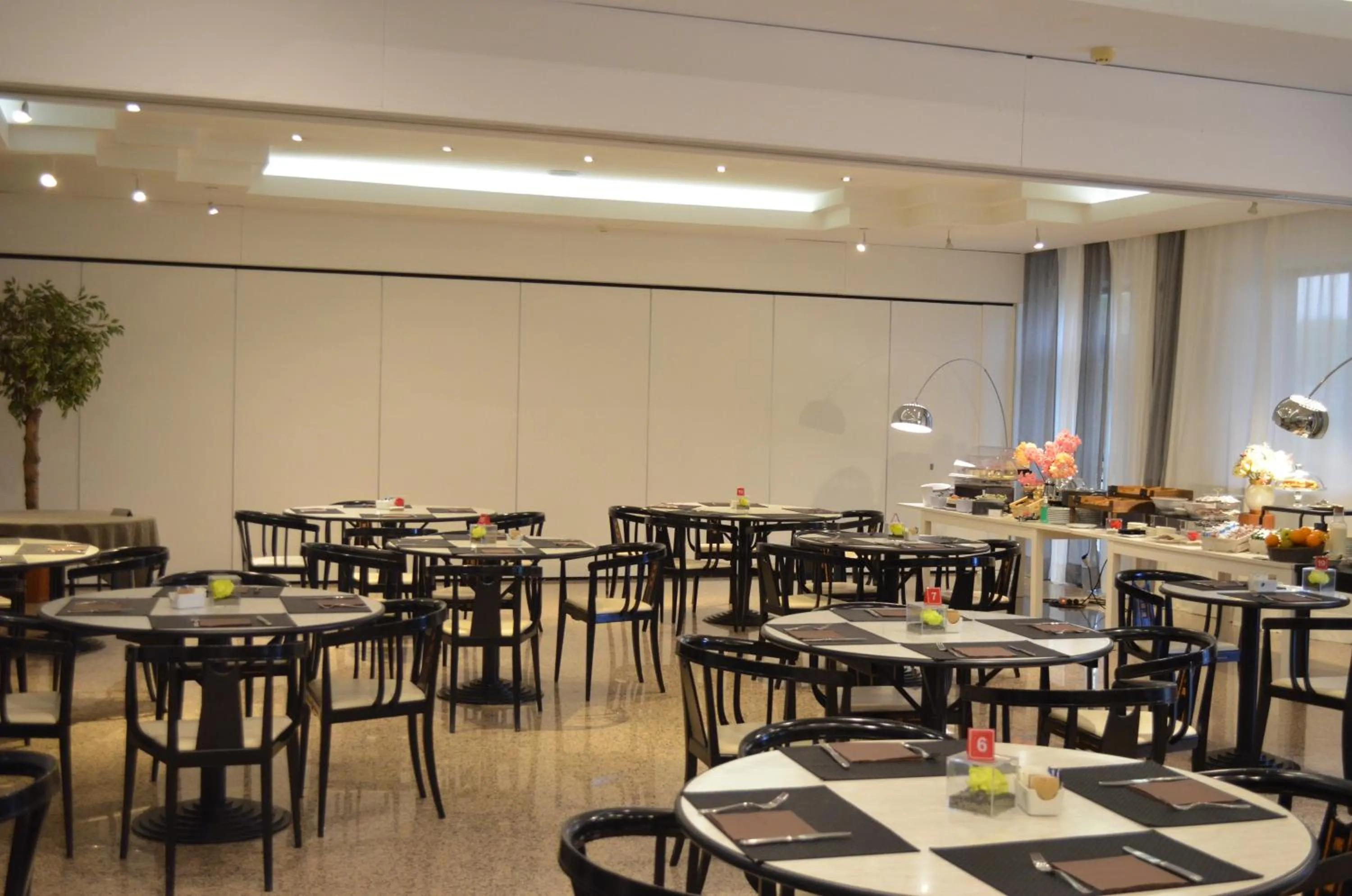 Restaurant/places to eat in Hotel Diamante