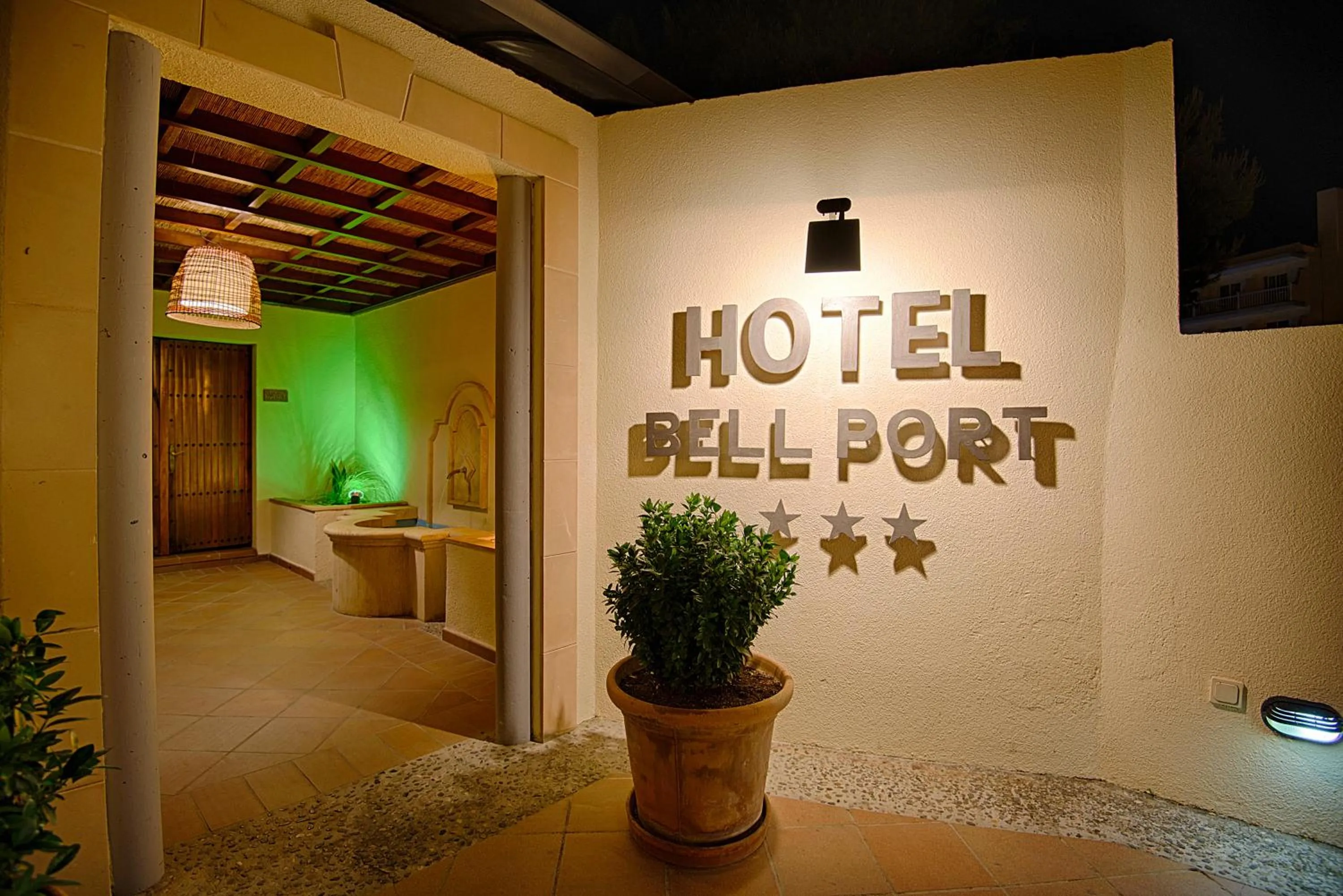 Facade/entrance in Bell Port Hotel