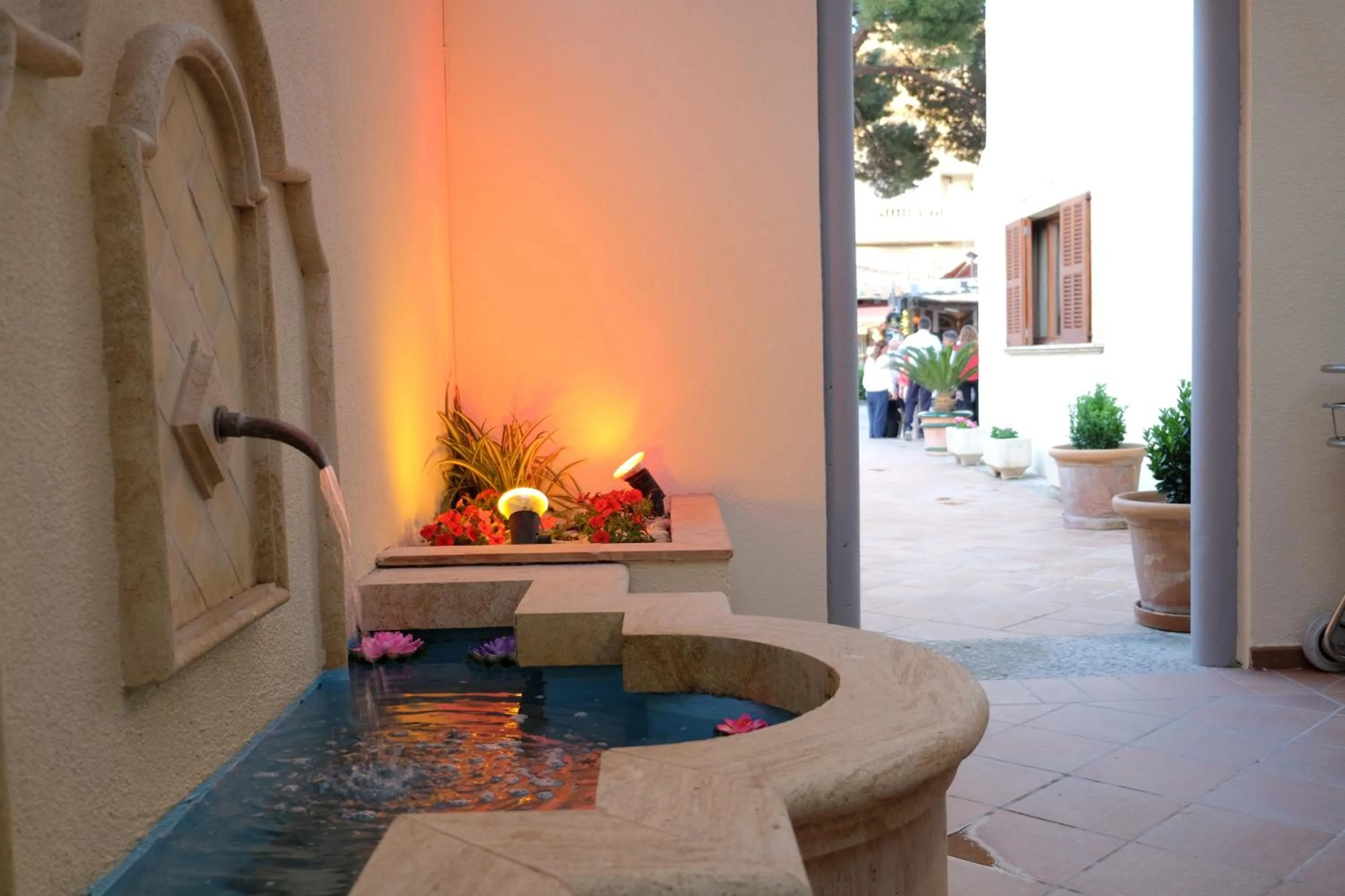 Decorative detail in Bell Port Hotel