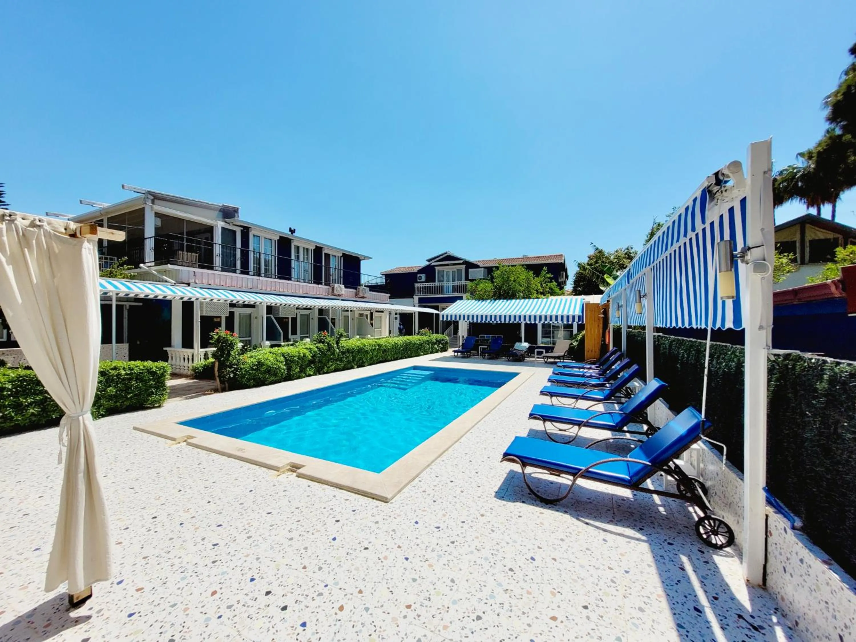 Pool view in Berg Hotel