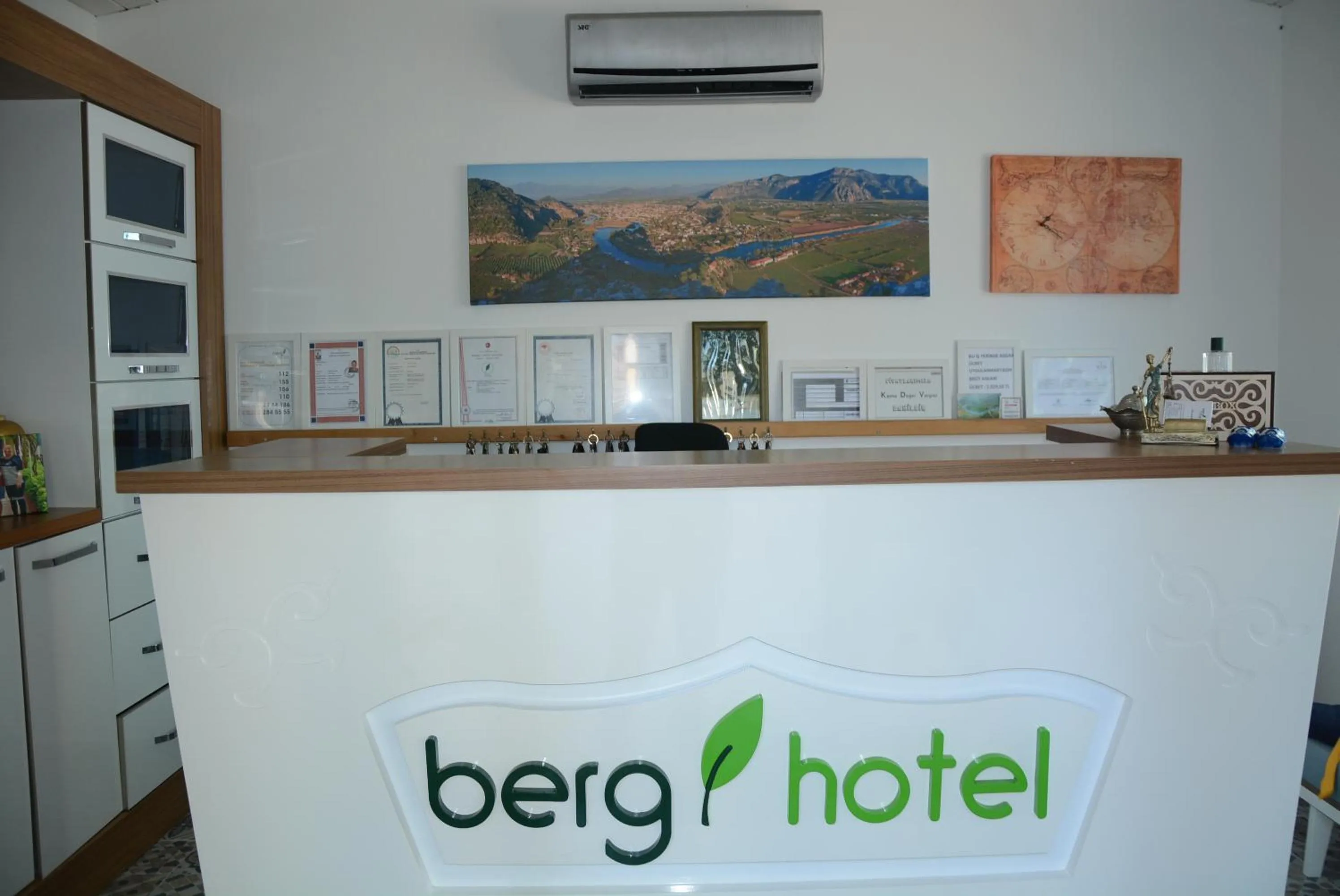 Lobby or reception in Berg Hotel
