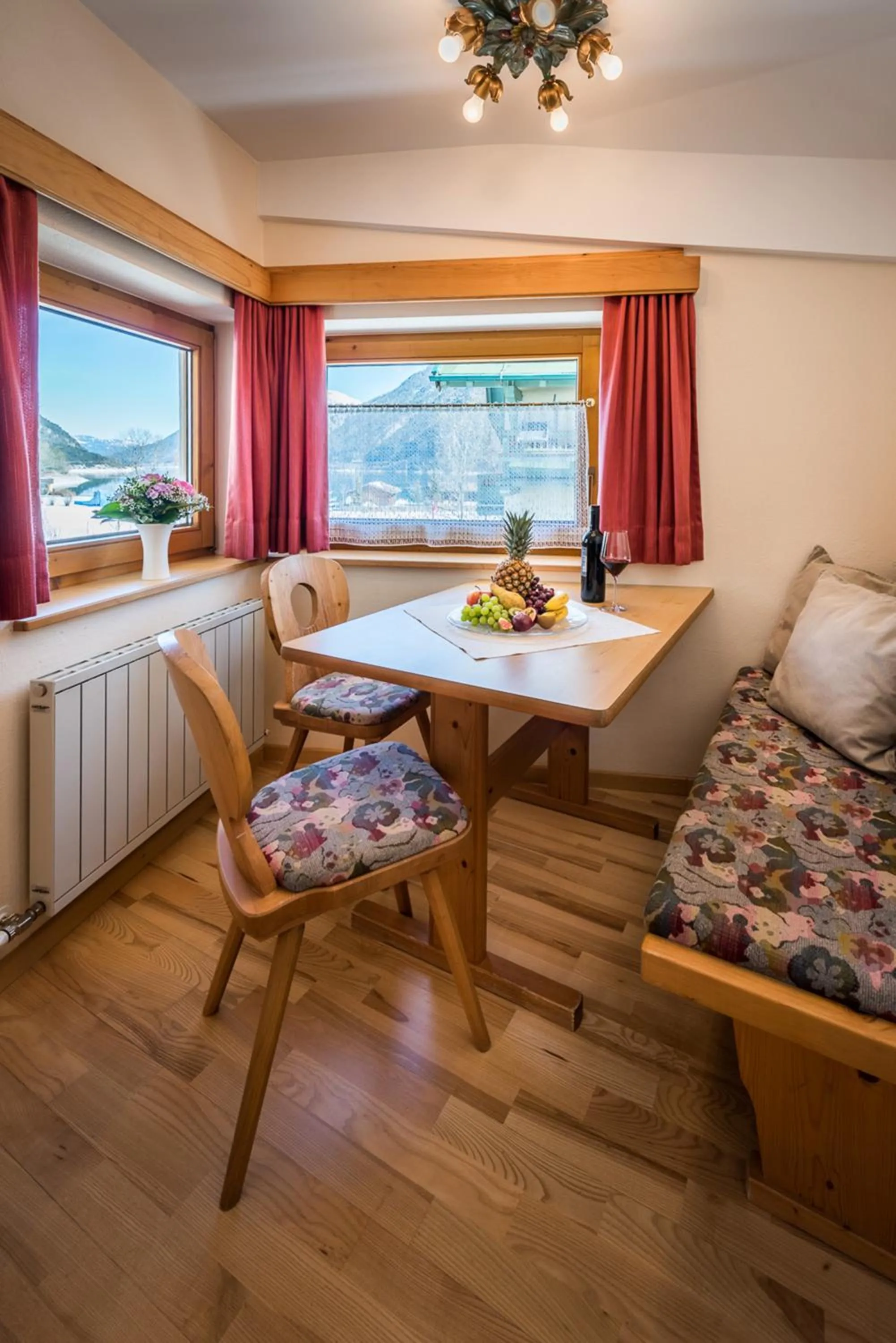 Dining area in Appartementhaus Alpenrose