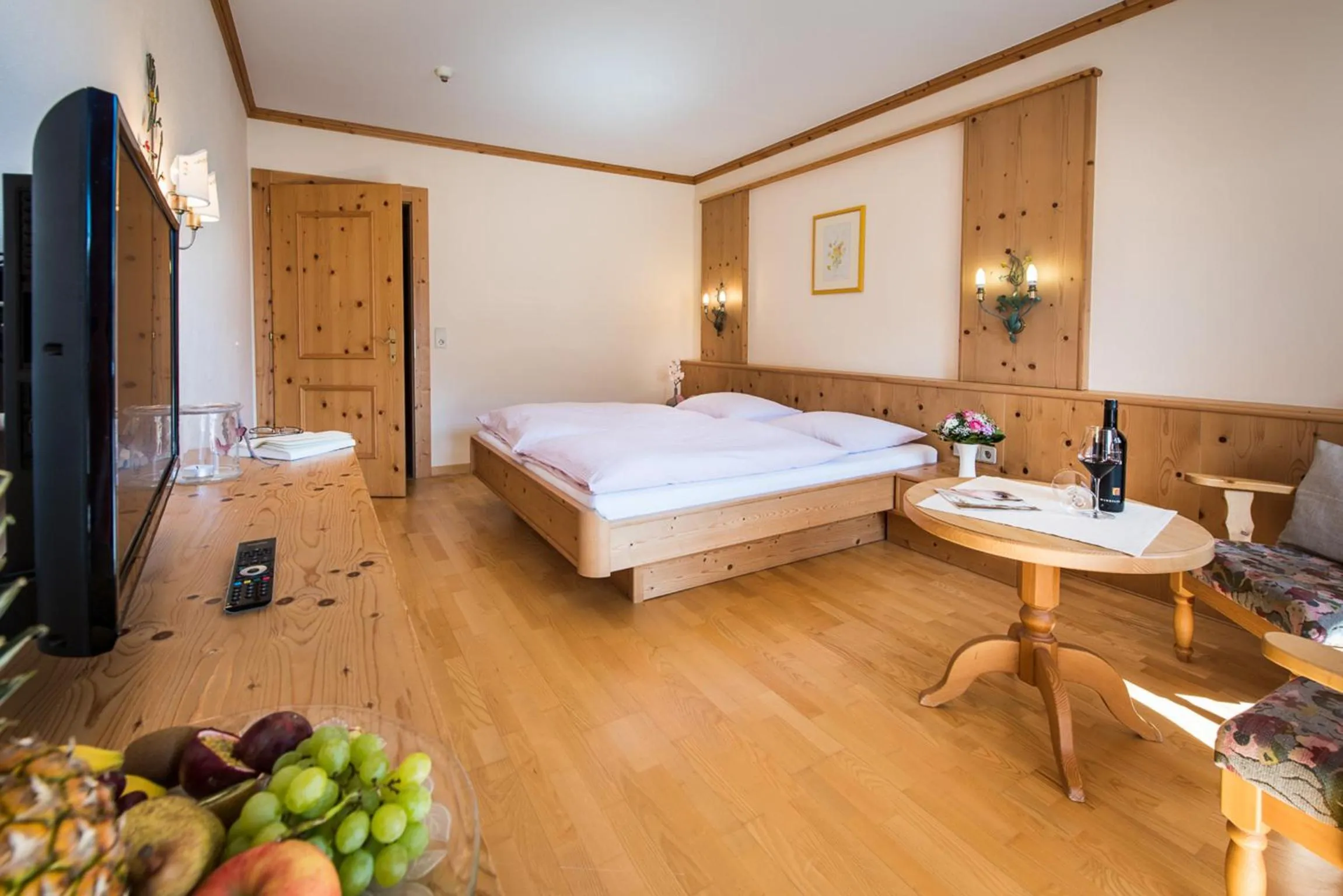 Photo of the whole room, Bed in Appartementhaus Alpenrose