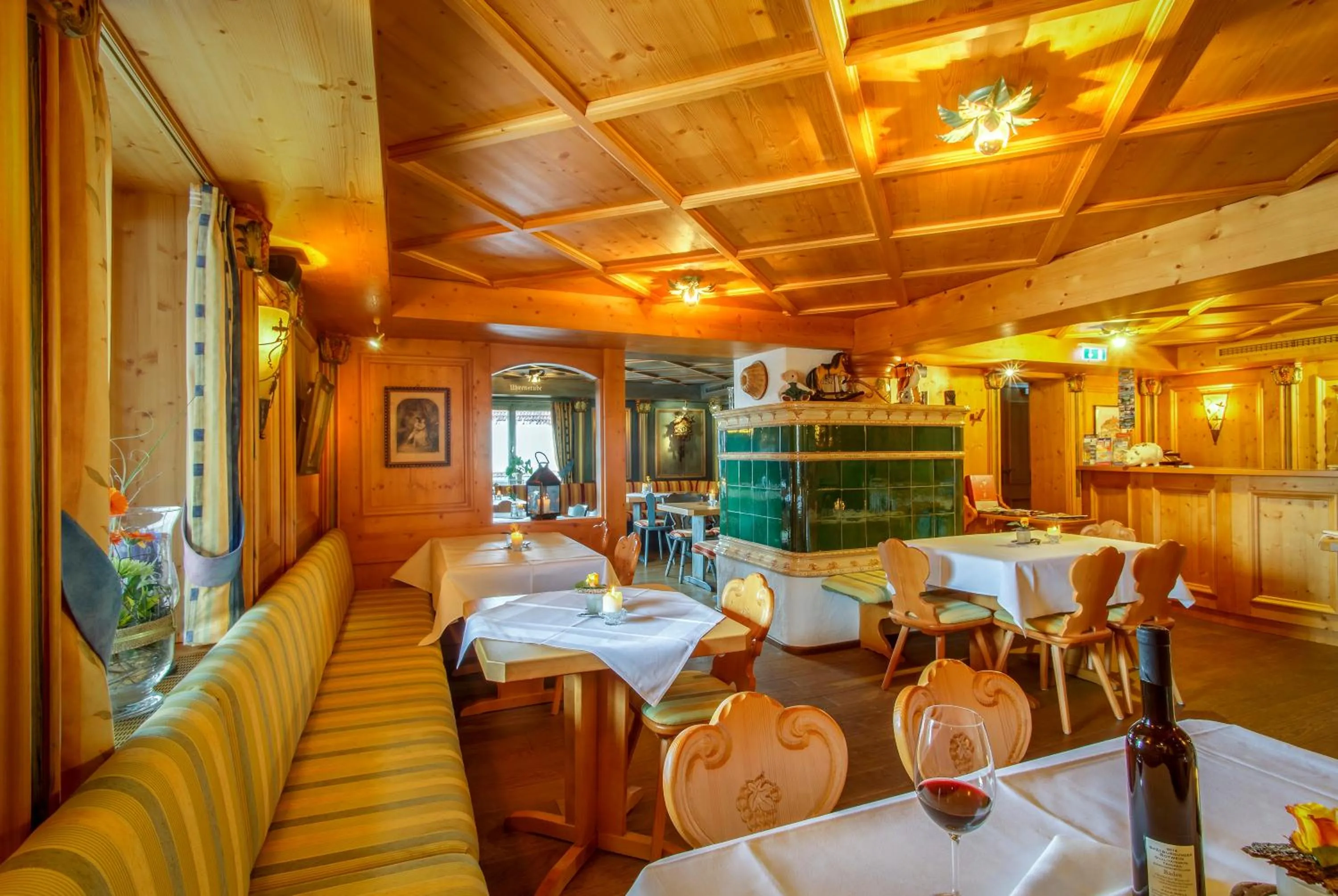 Restaurant/places to eat in Landhotel Bartlehof