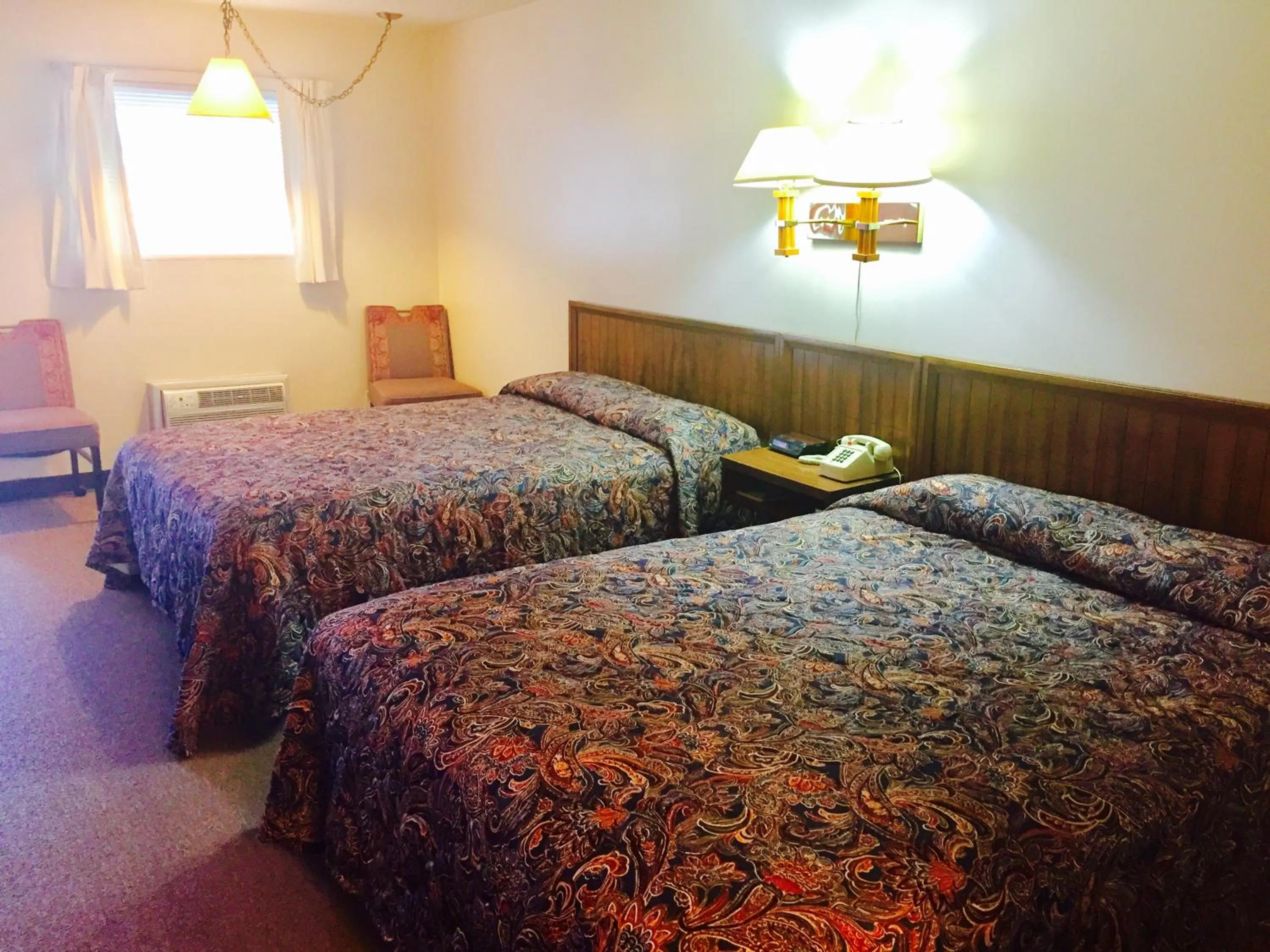 Bed in Rock City Motel