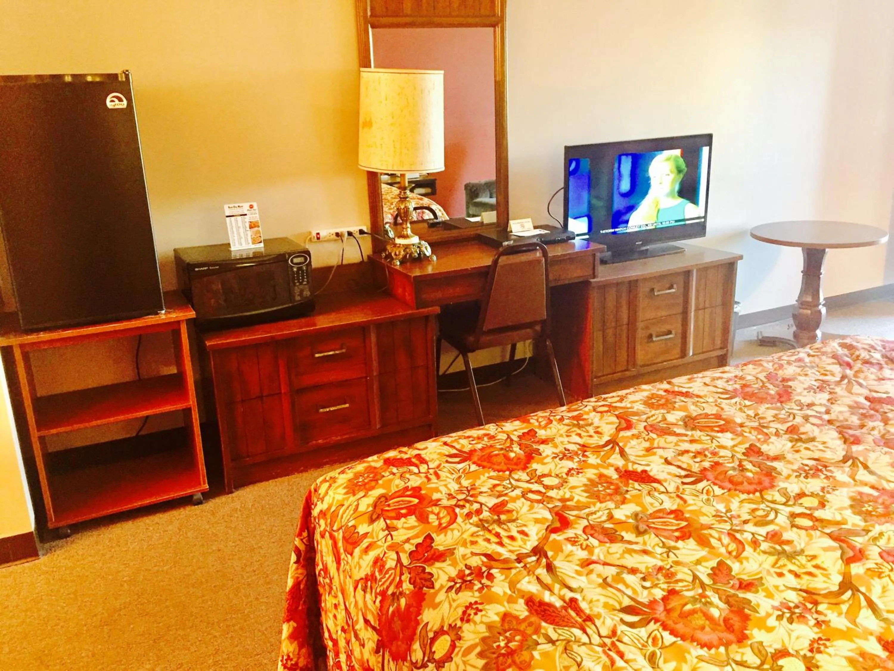 Bed in Rock City Motel