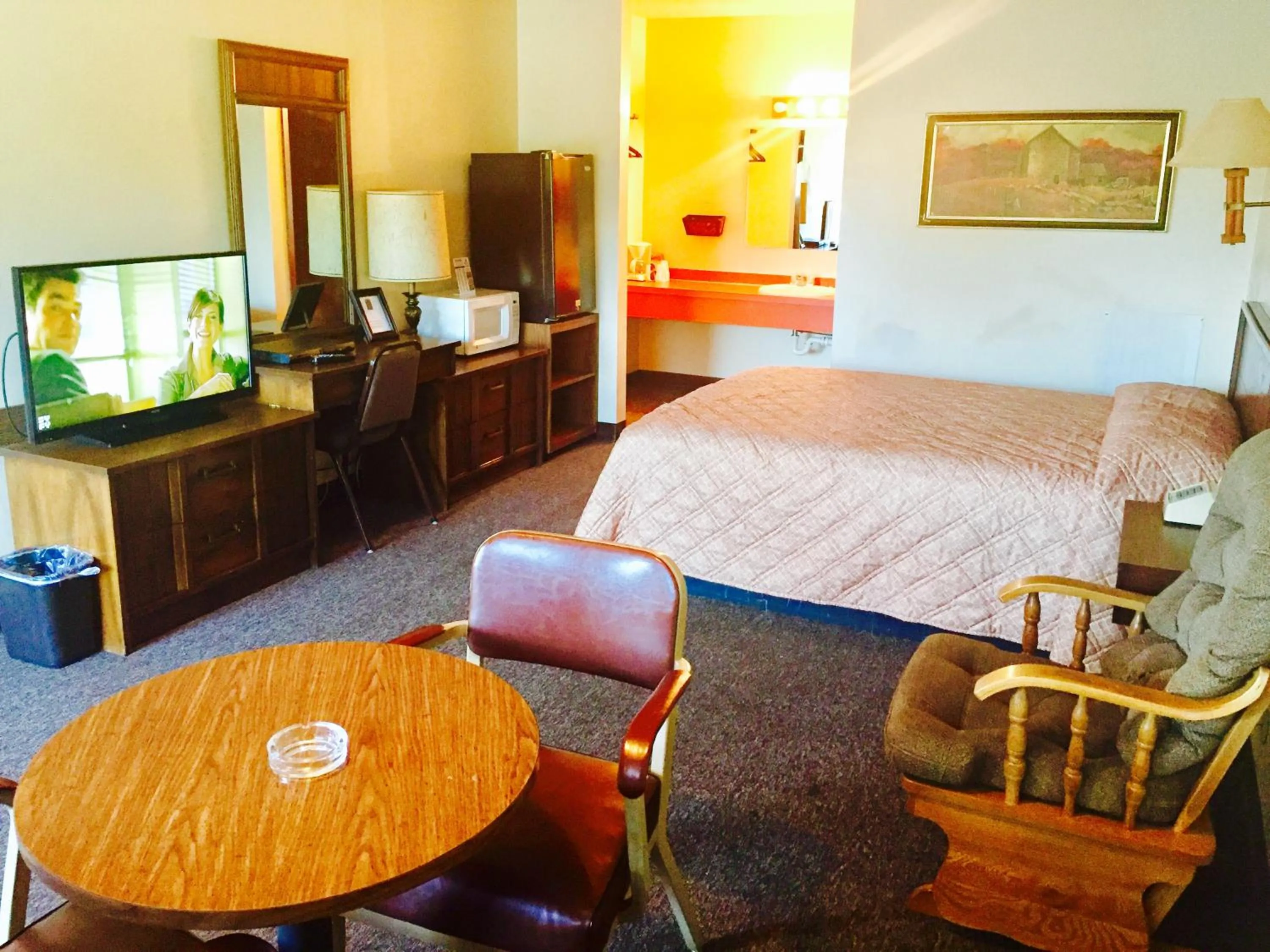 Bed in Rock City Motel