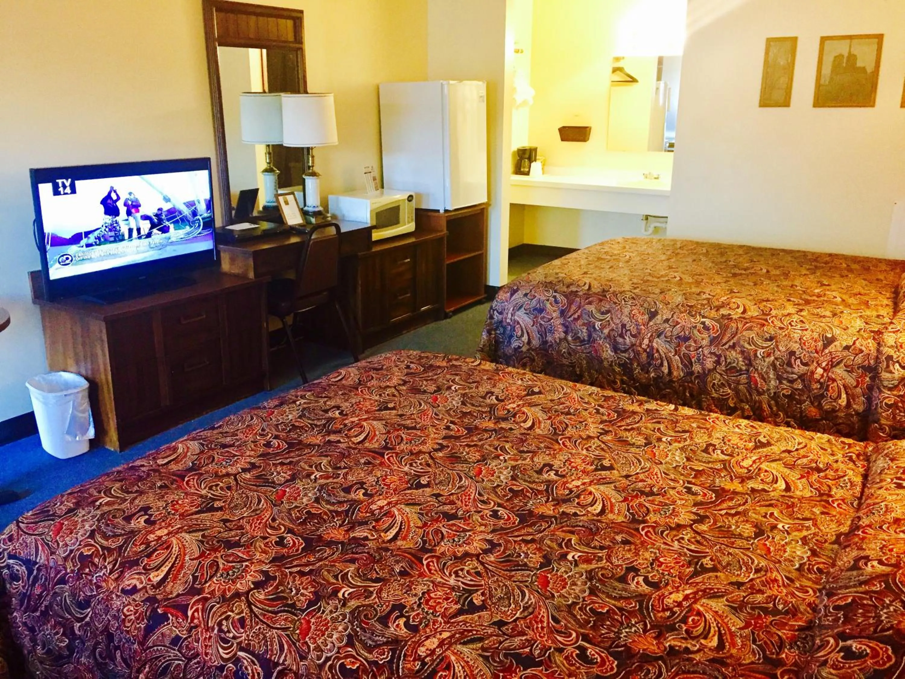 Bed in Rock City Motel