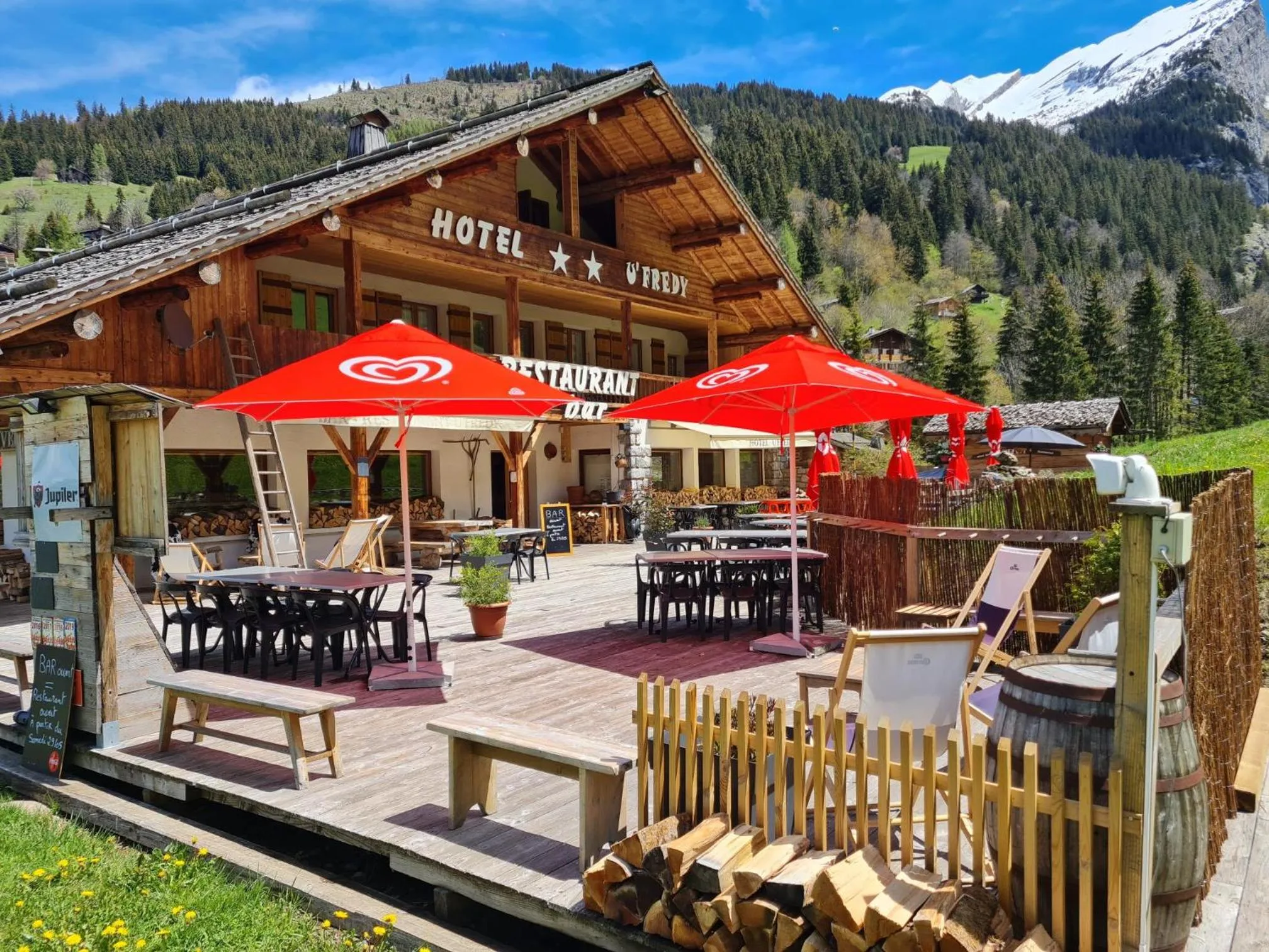 Property building in Hôtel Restaurant U'Fredy