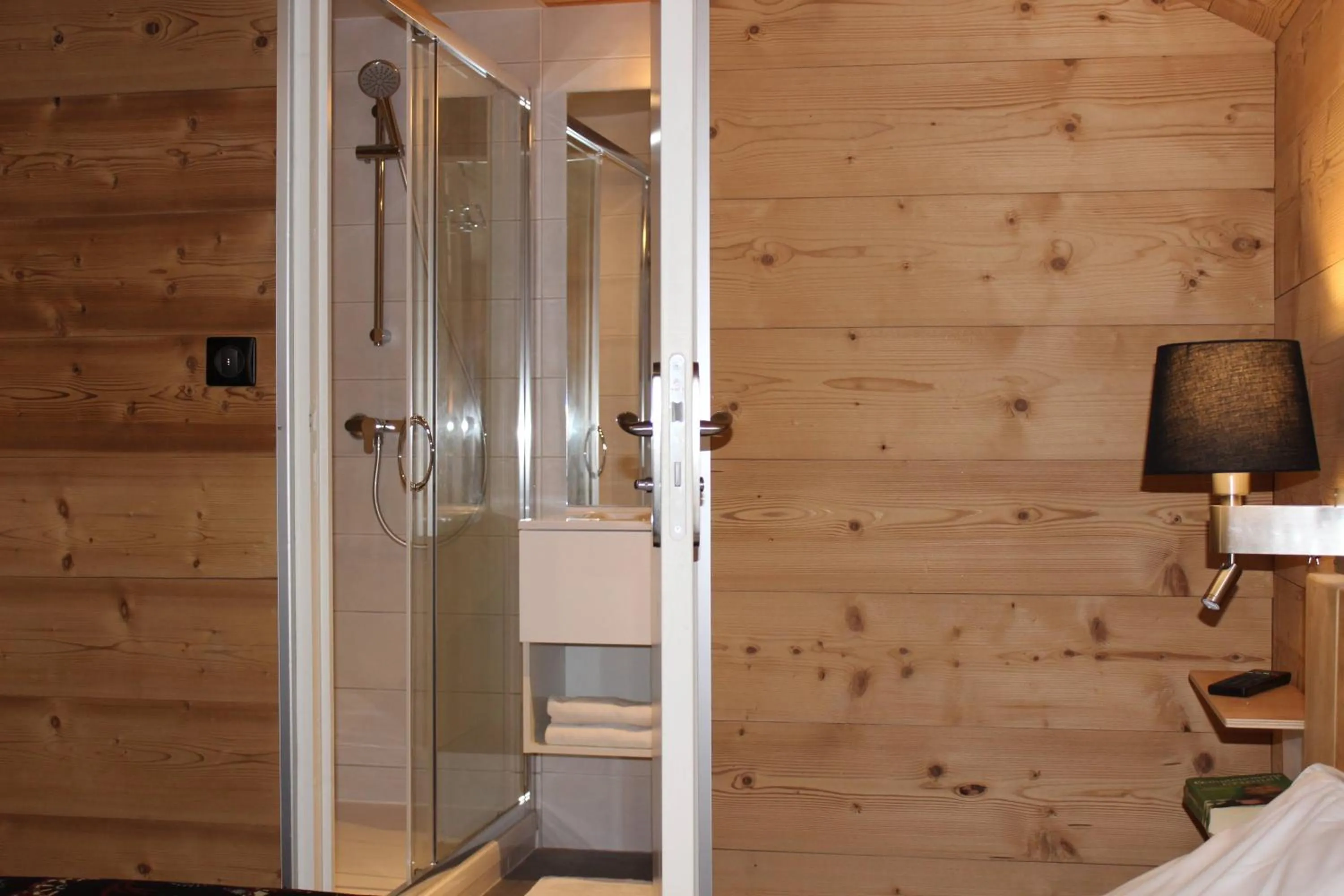 Bathroom in Hôtel Restaurant U'Fredy