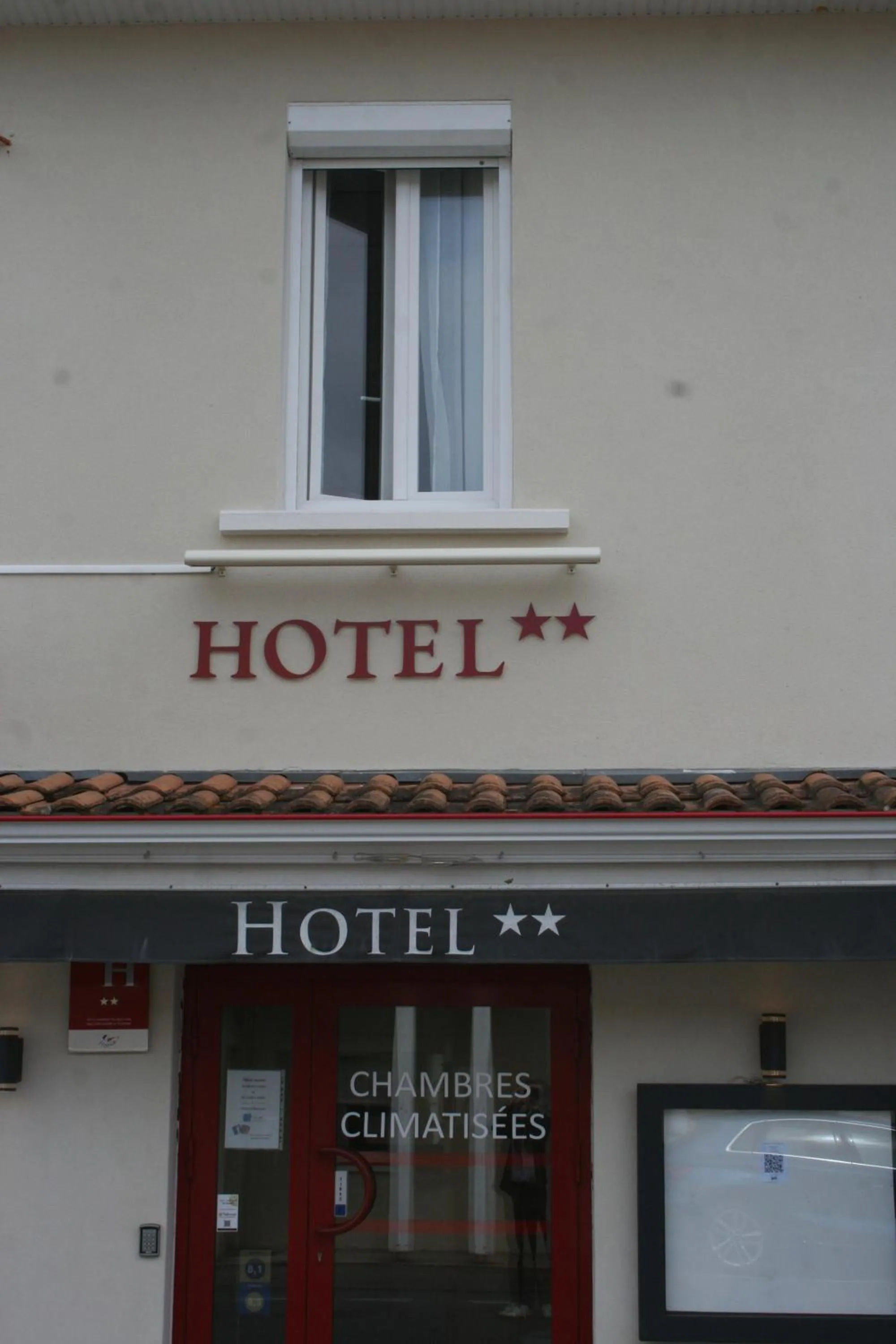 Facade/entrance in Hôtel Les Italiens