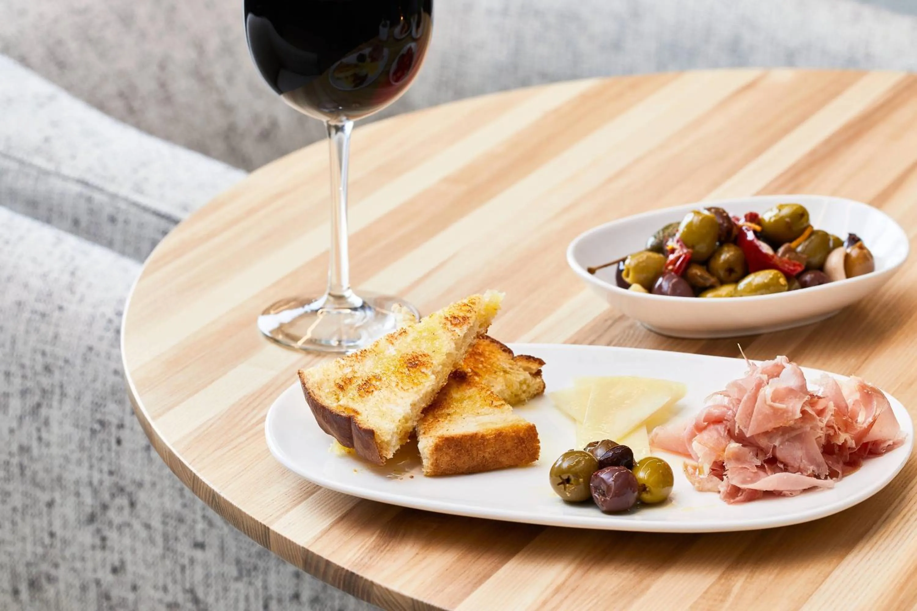 Lounge or bar in AC Hotel by Marriott Pleasanton