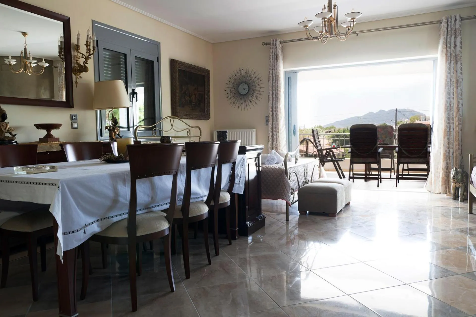 Dining area in Villa d'Irene-near athens airport , 200 meters from the beach davis