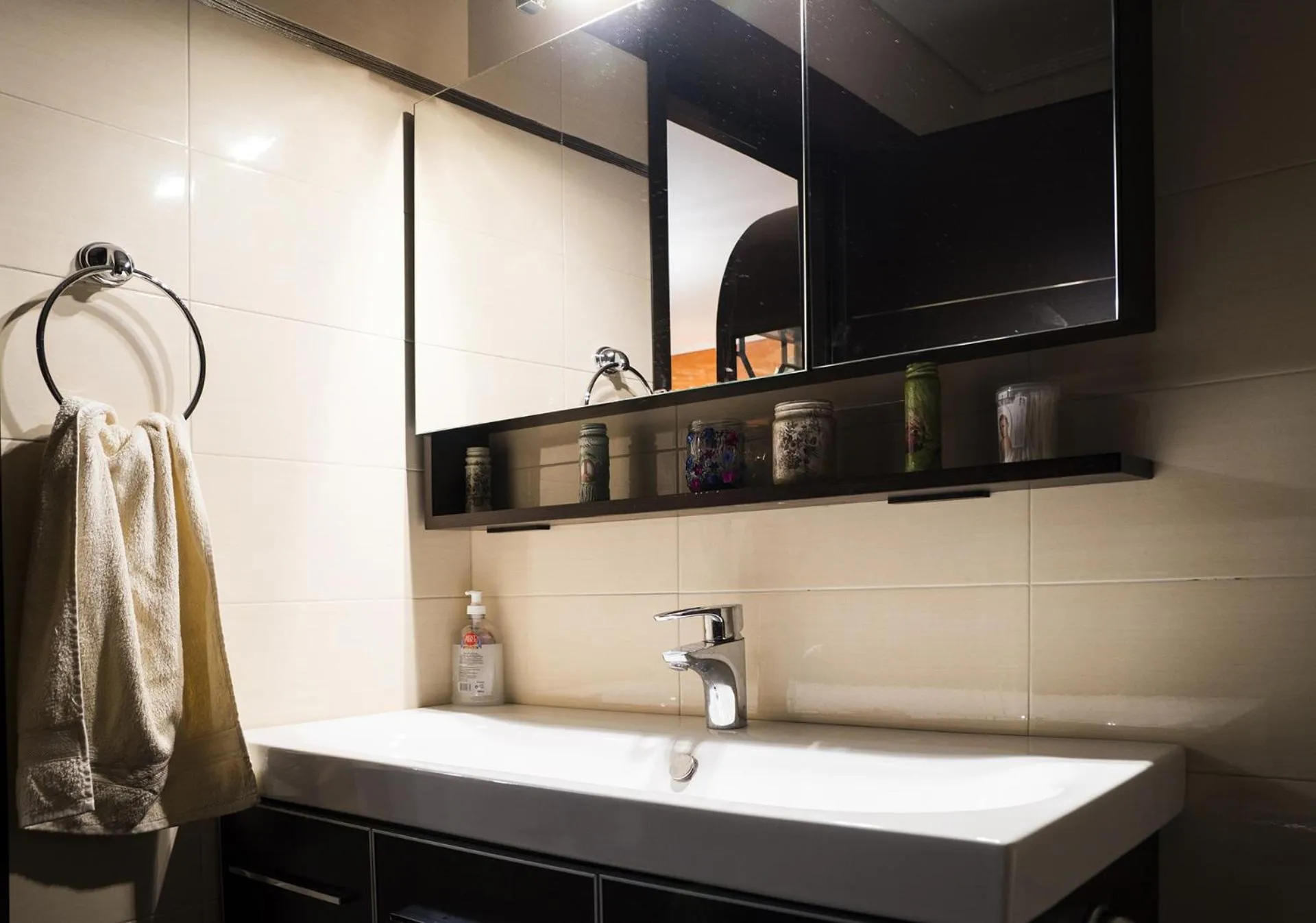 Bathroom in Villa d'Irene-near athens airport , 200 meters from the beach davis