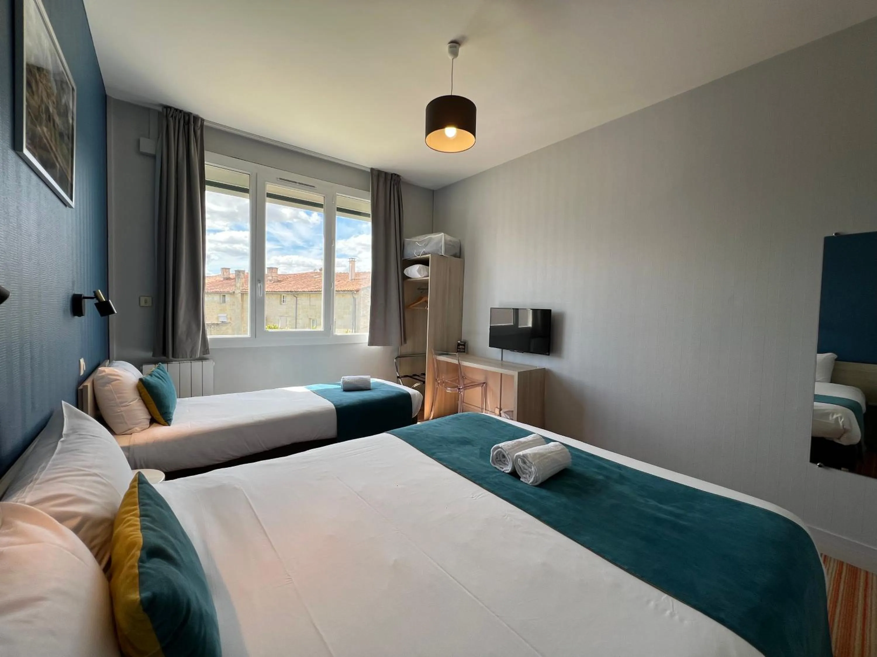 Photo of the whole room, Bed in Brit Hotel du Parc Niort Centre-Parking gratuit