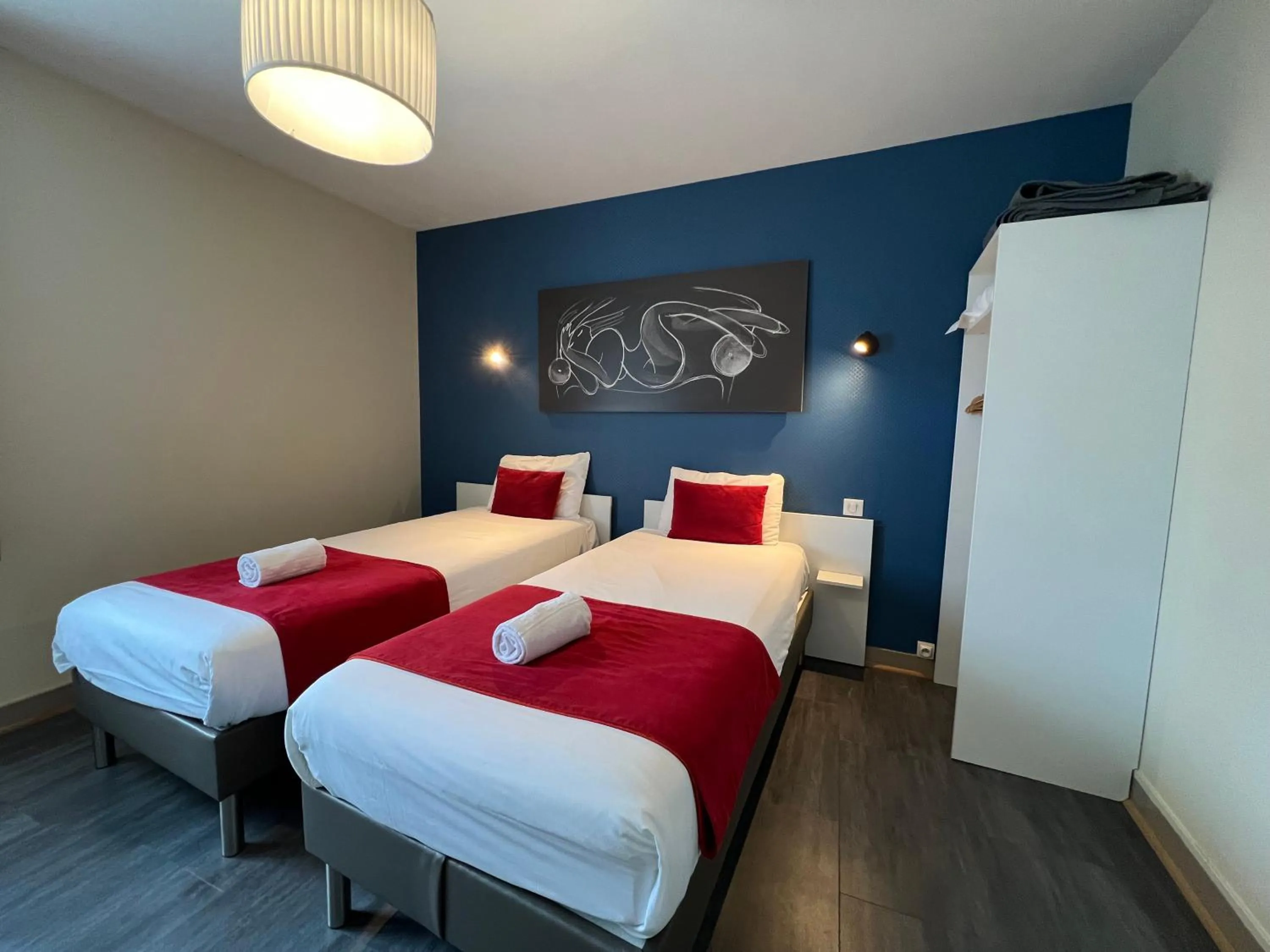 Bed in Brit Hotel du Parc Niort Centre-Parking gratuit