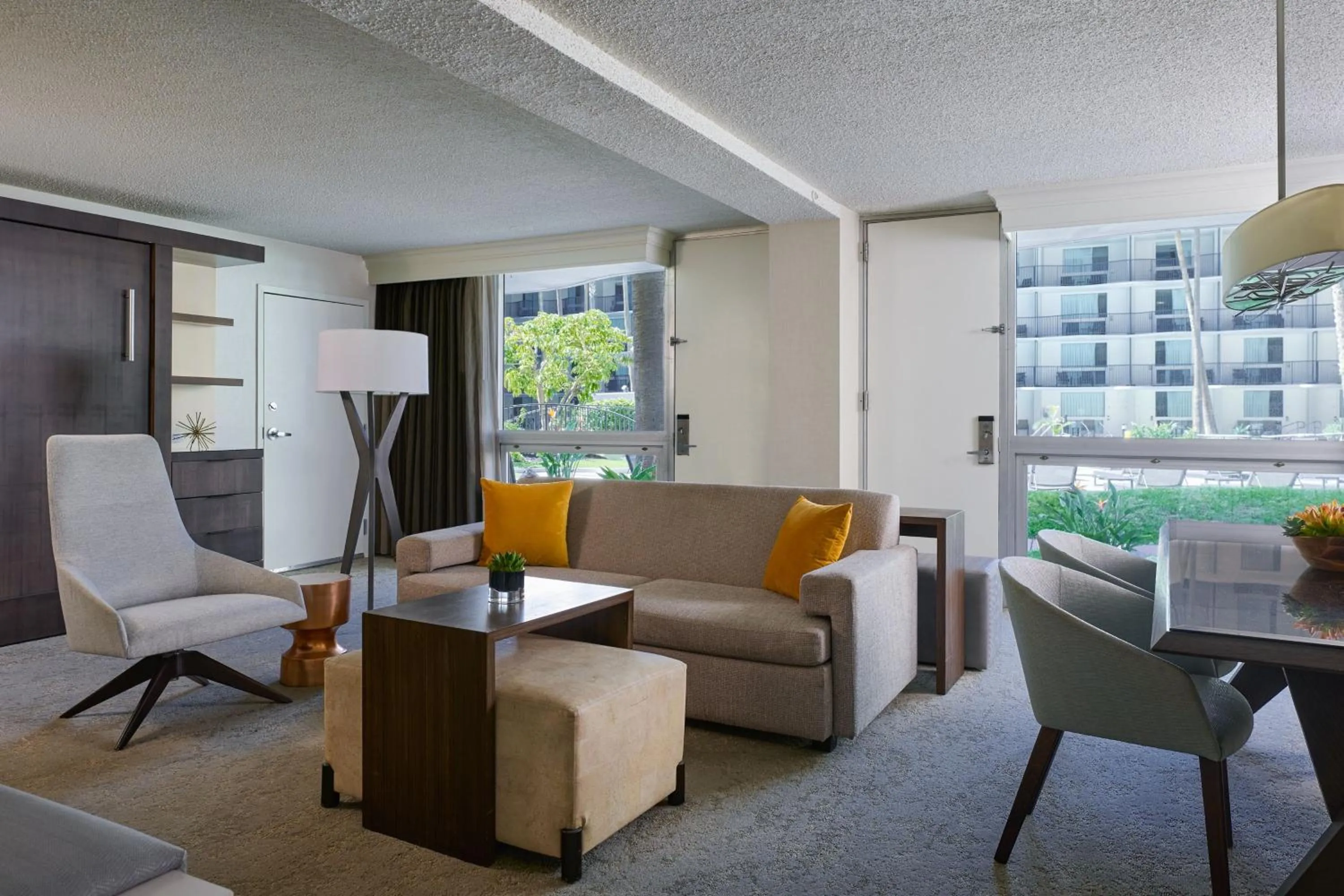 Swimming pool in Los Angeles Airport Marriott