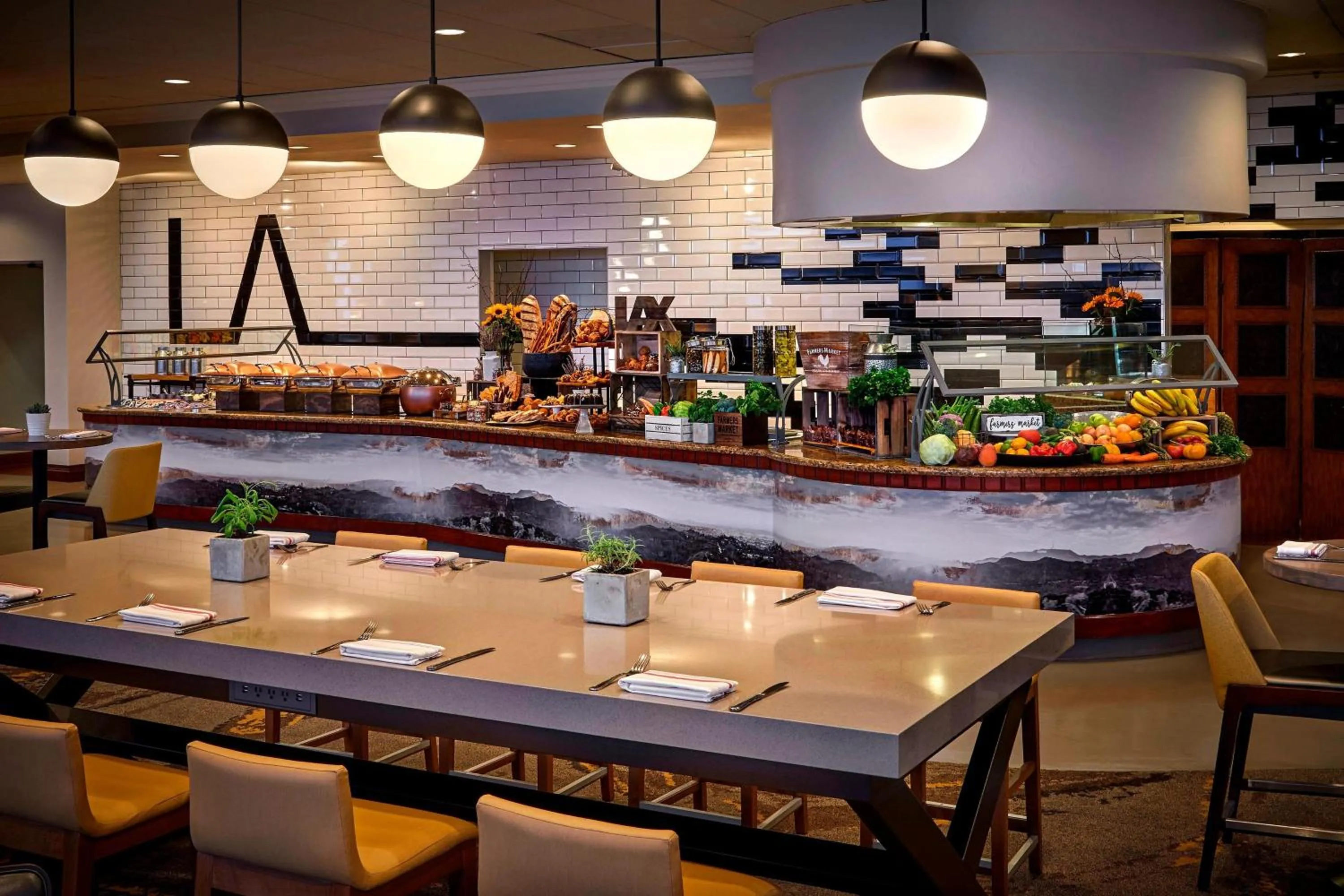 Restaurant/places to eat in Los Angeles Airport Marriott