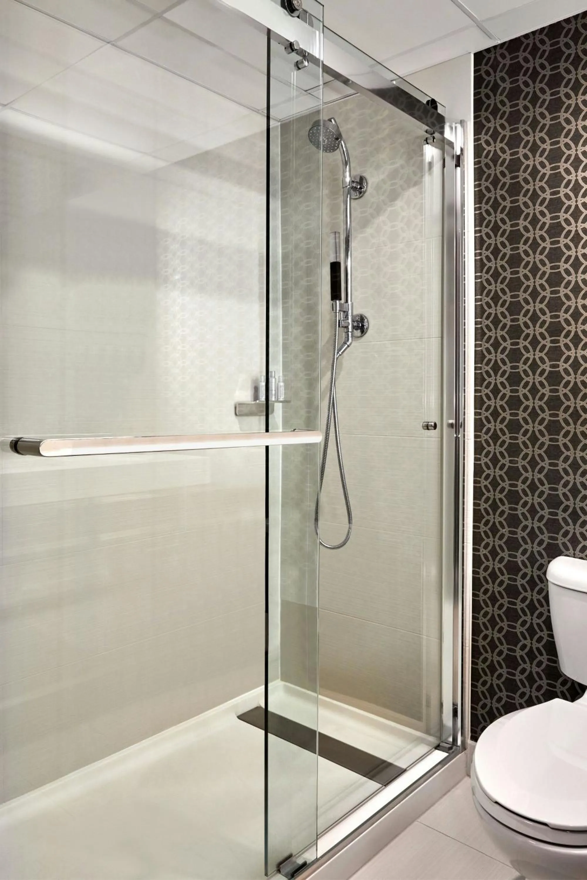 Bathroom in Los Angeles Airport Marriott