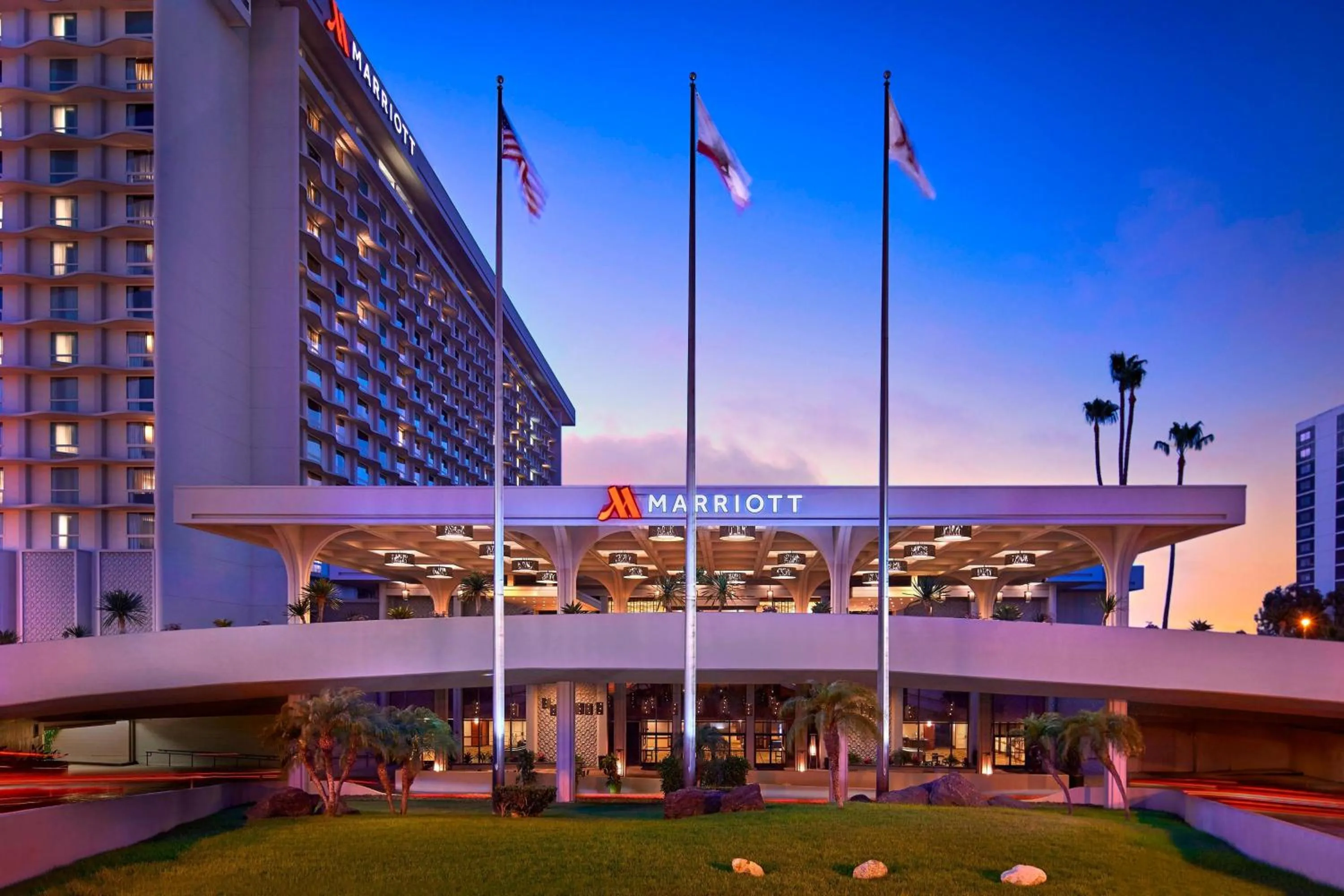 Property building in Los Angeles Airport Marriott