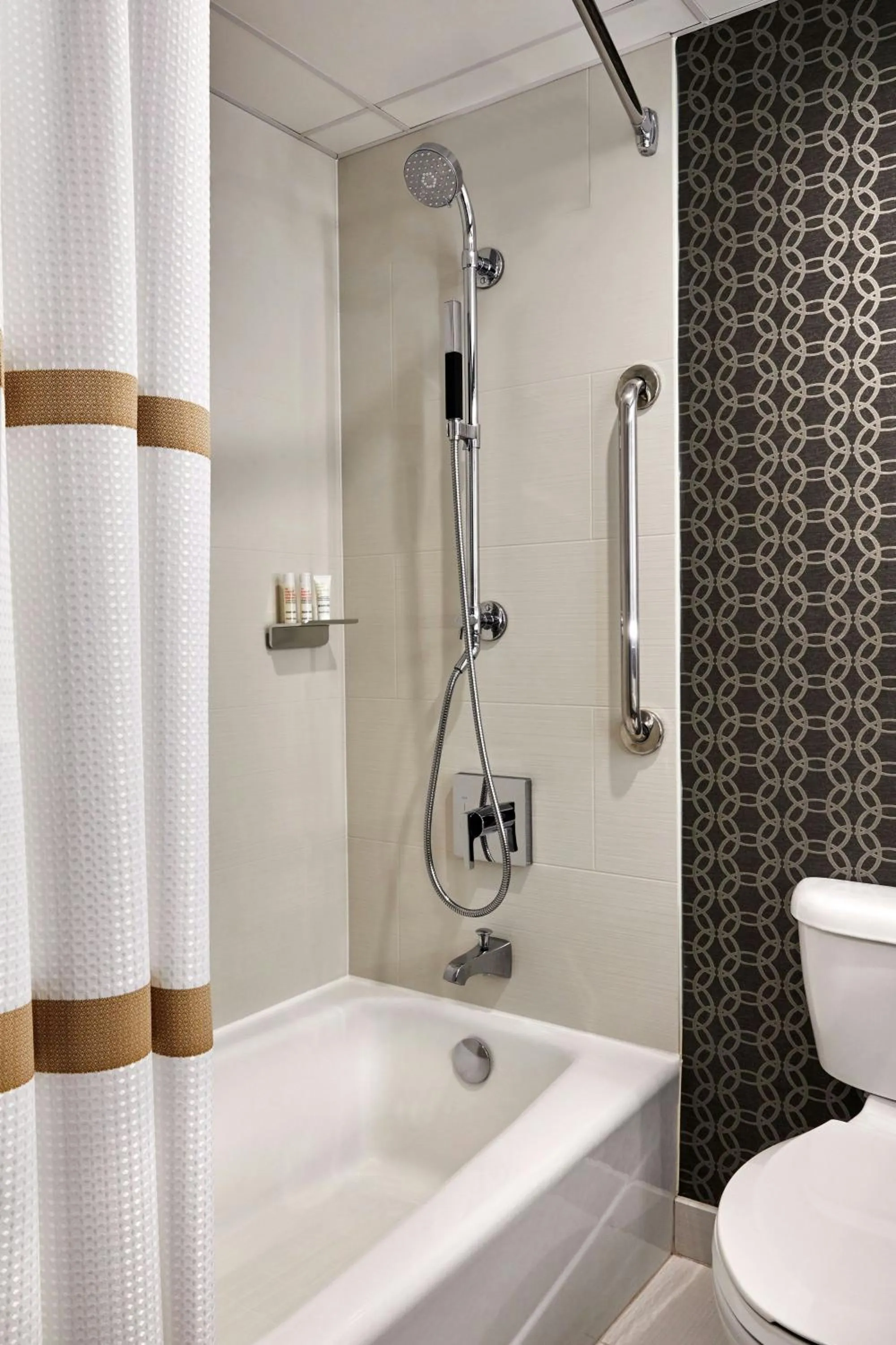 Bathroom in Los Angeles Airport Marriott