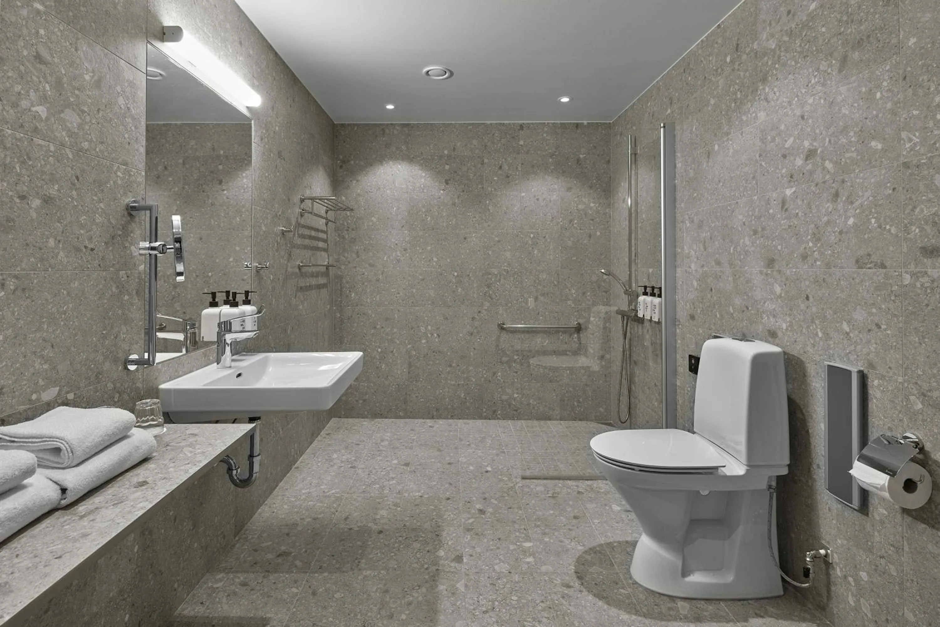 Bathroom in Scandic Lugnet