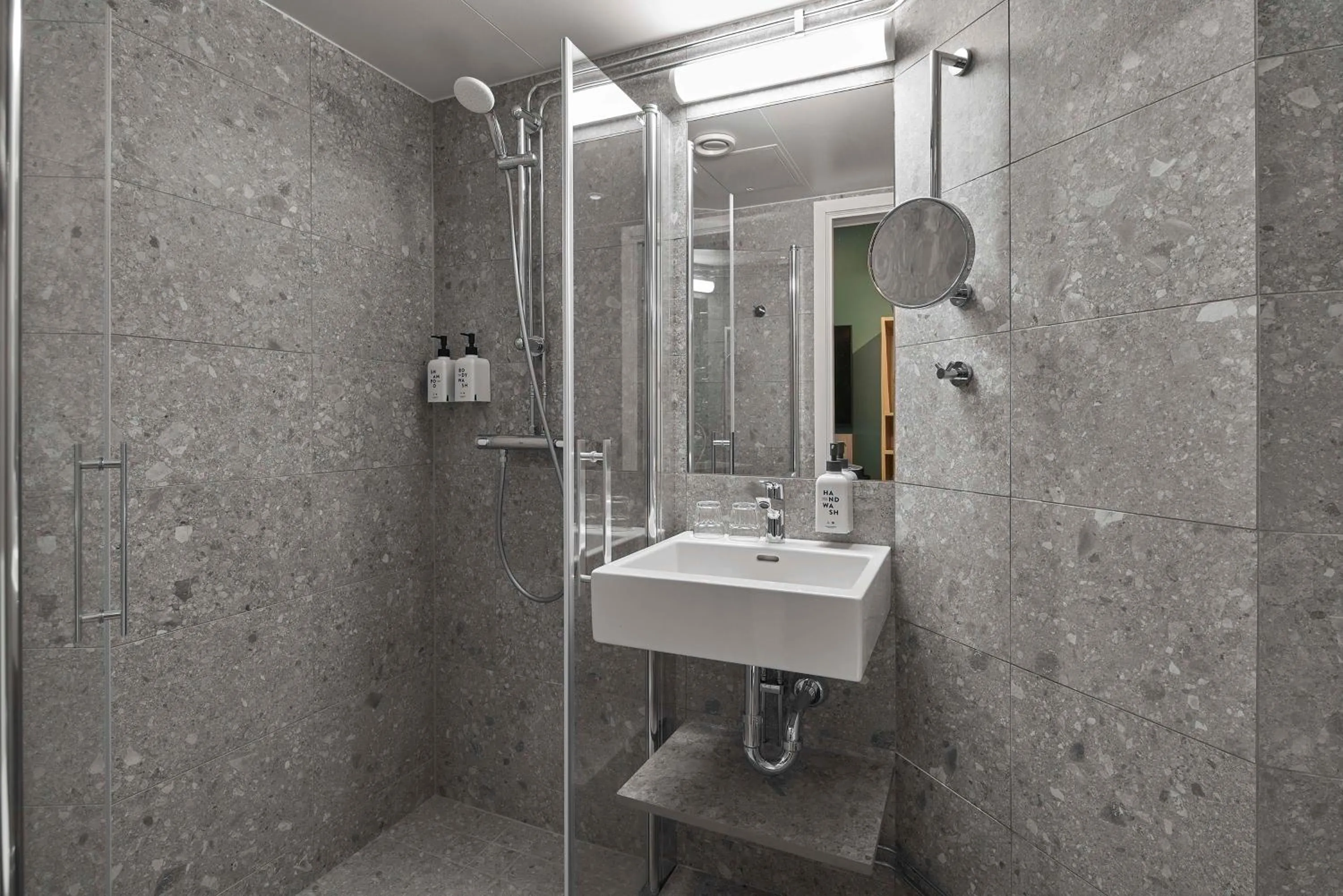 Bathroom in Scandic Lugnet