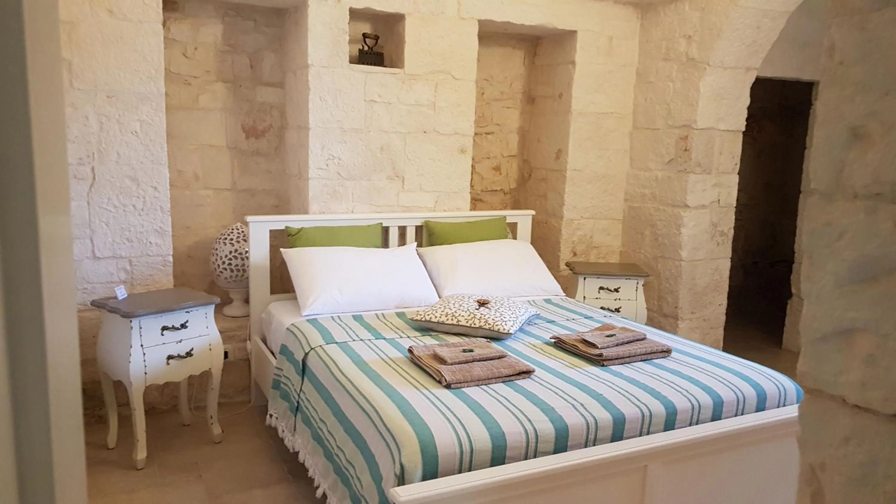 Bed in Trulli Petra Chiara