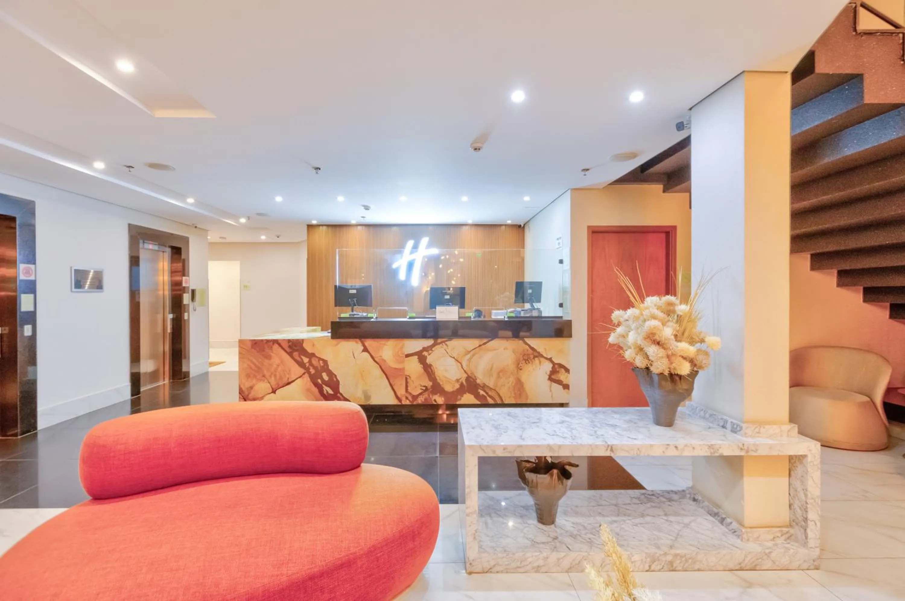Lobby or reception in Holiday Inn - Goiania by IHG