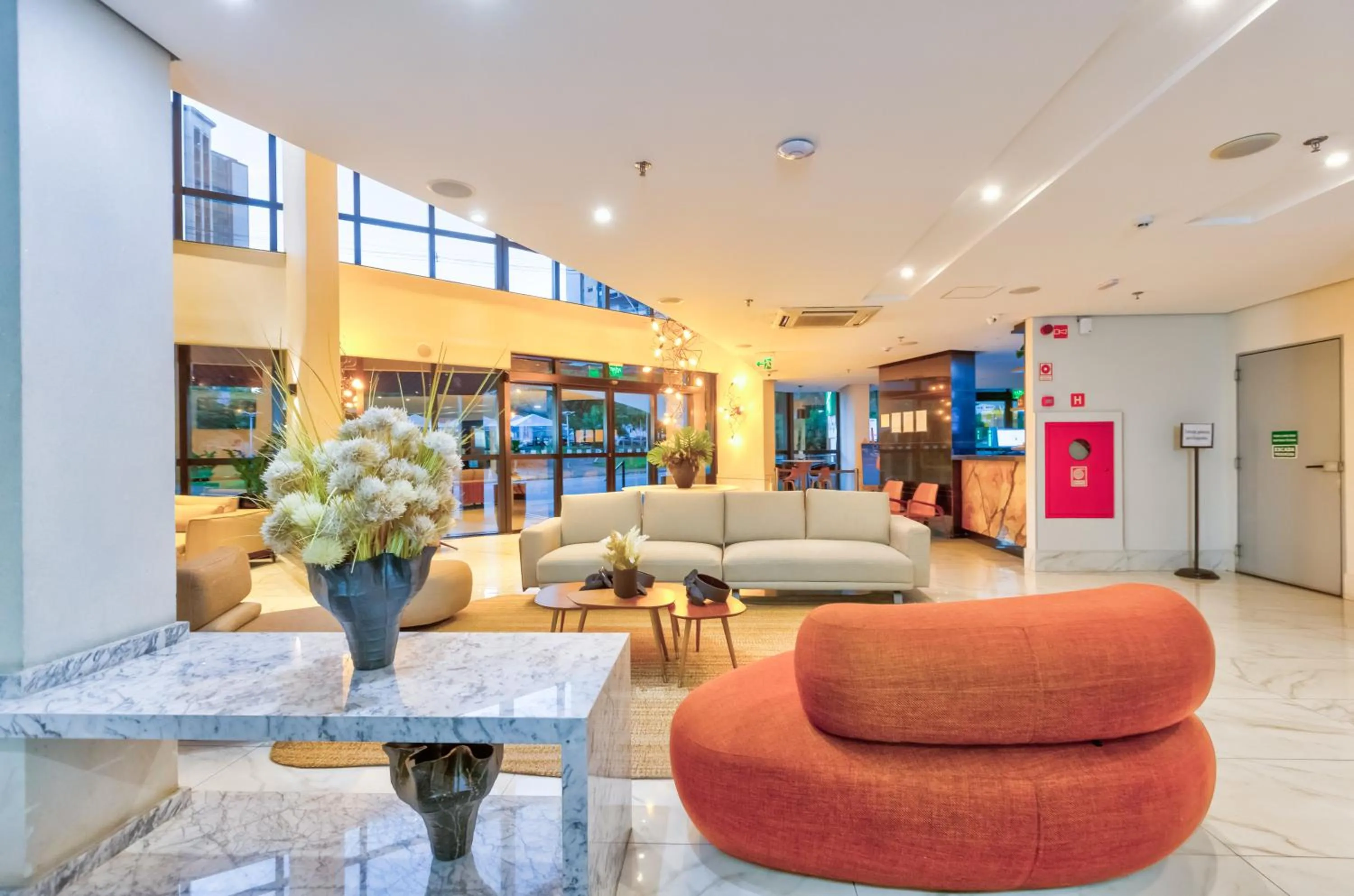 Lobby or reception in Holiday Inn - Goiania by IHG