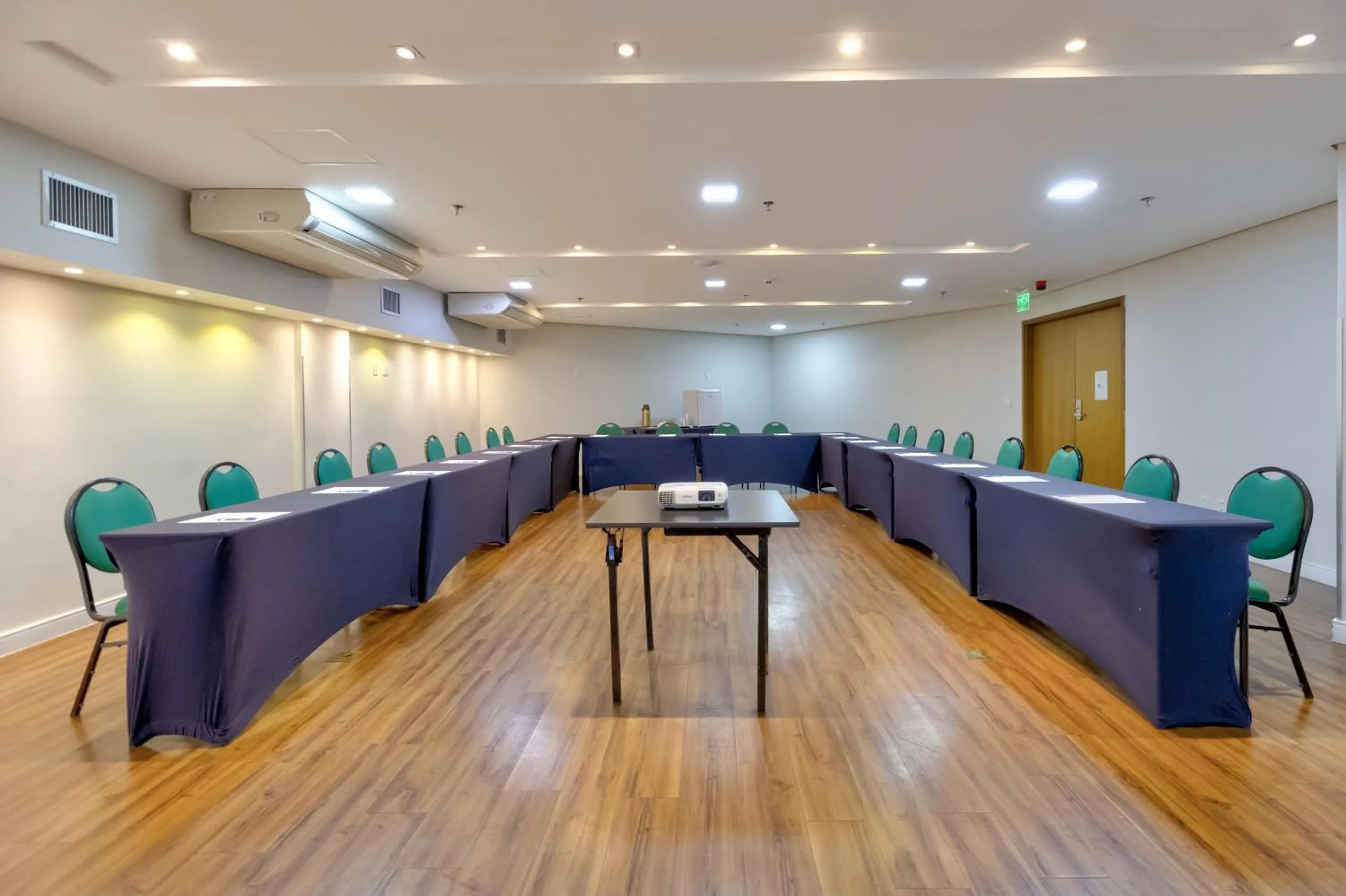 Meeting/conference room in Holiday Inn - Goiania by IHG