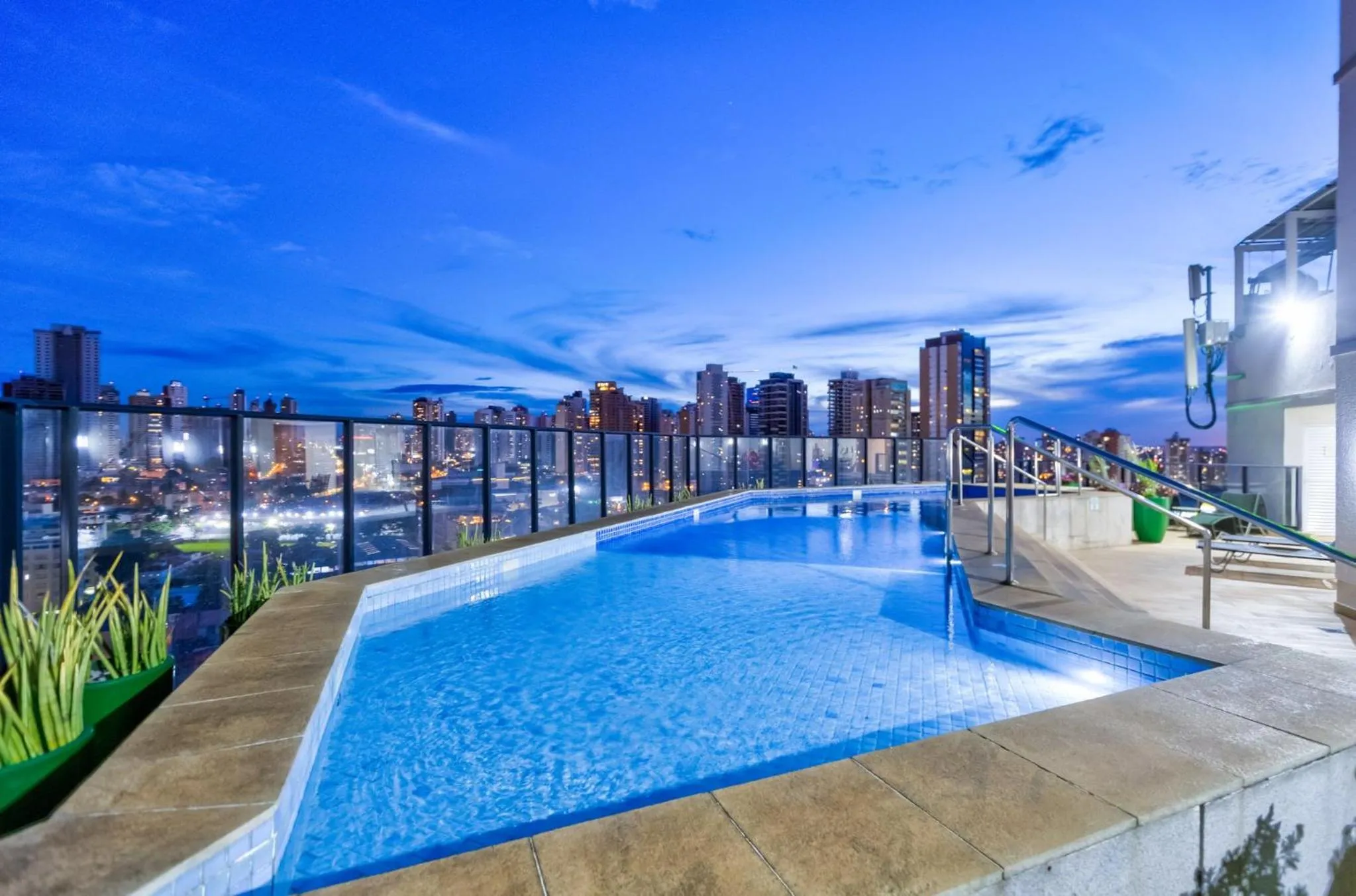 Swimming pool in Holiday Inn - Goiania by IHG