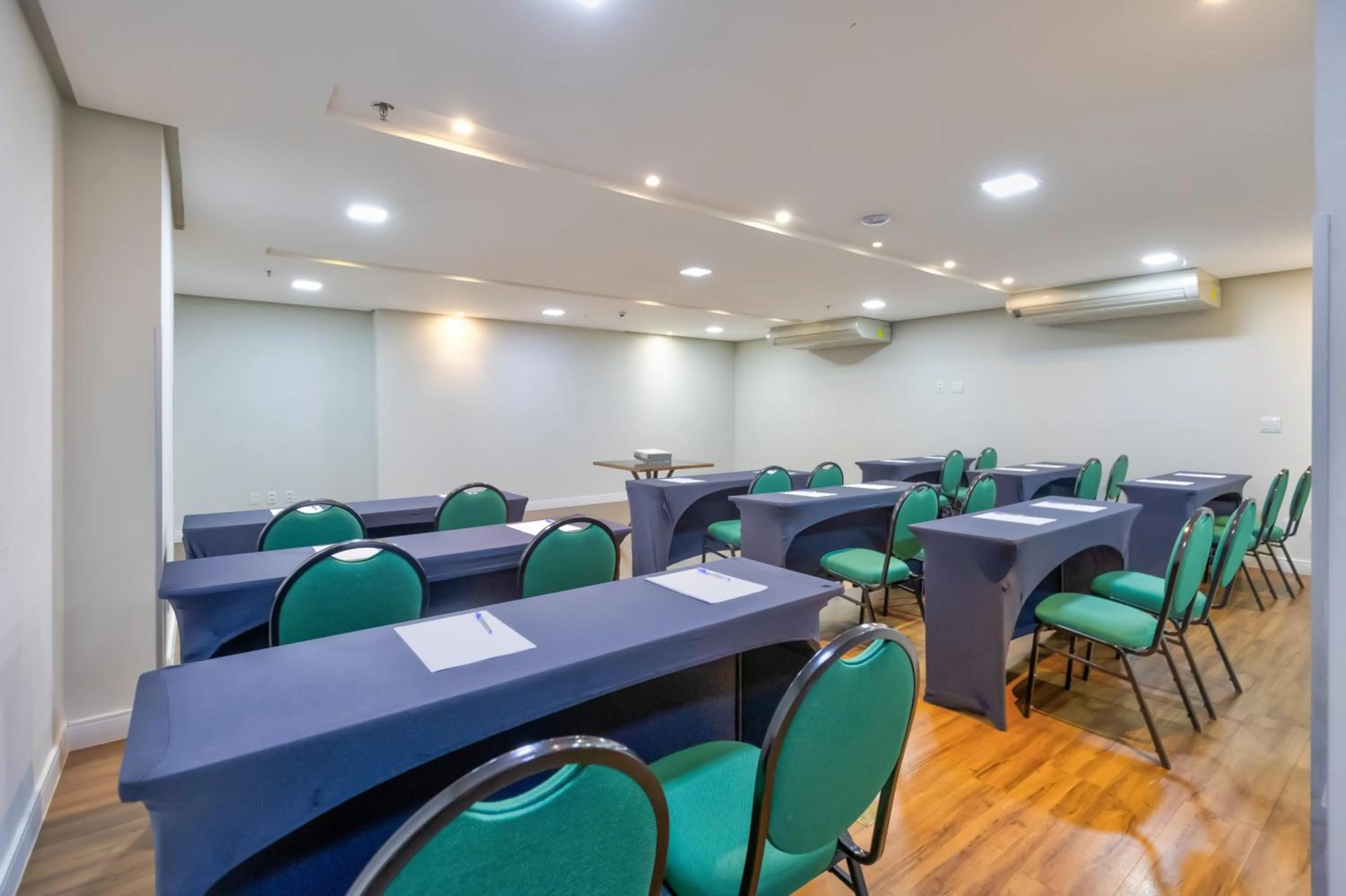 Meeting/conference room in Holiday Inn - Goiania by IHG