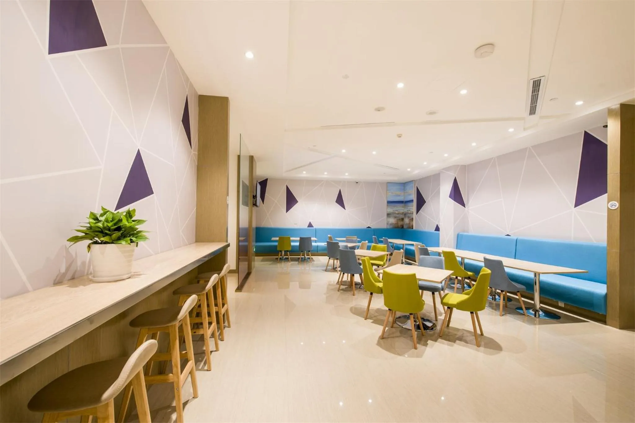 Restaurant/places to eat in Holiday Inn Express Chengde Downtown by IHG