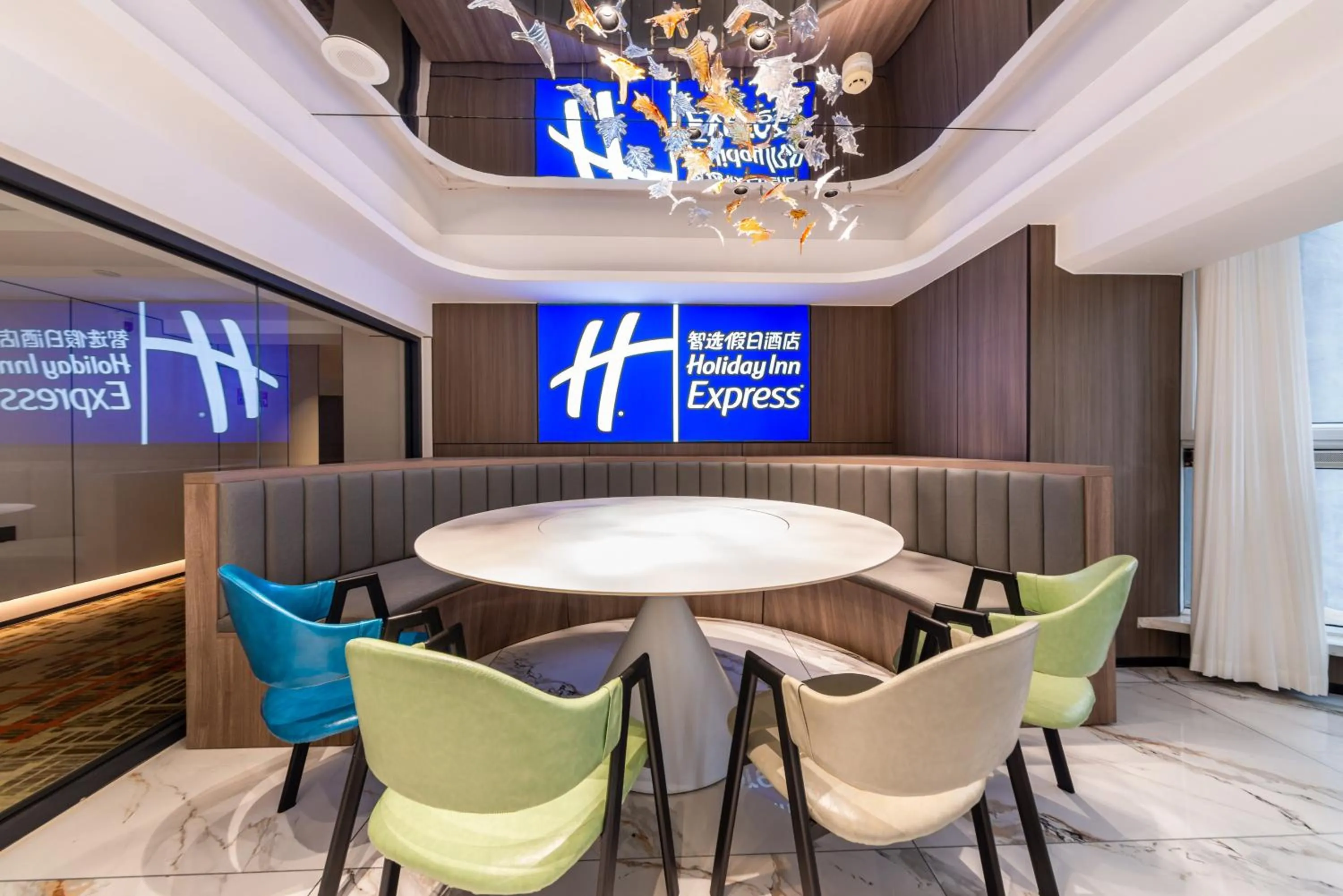 Restaurant/places to eat in Holiday Inn Express Chengde Downtown by IHG