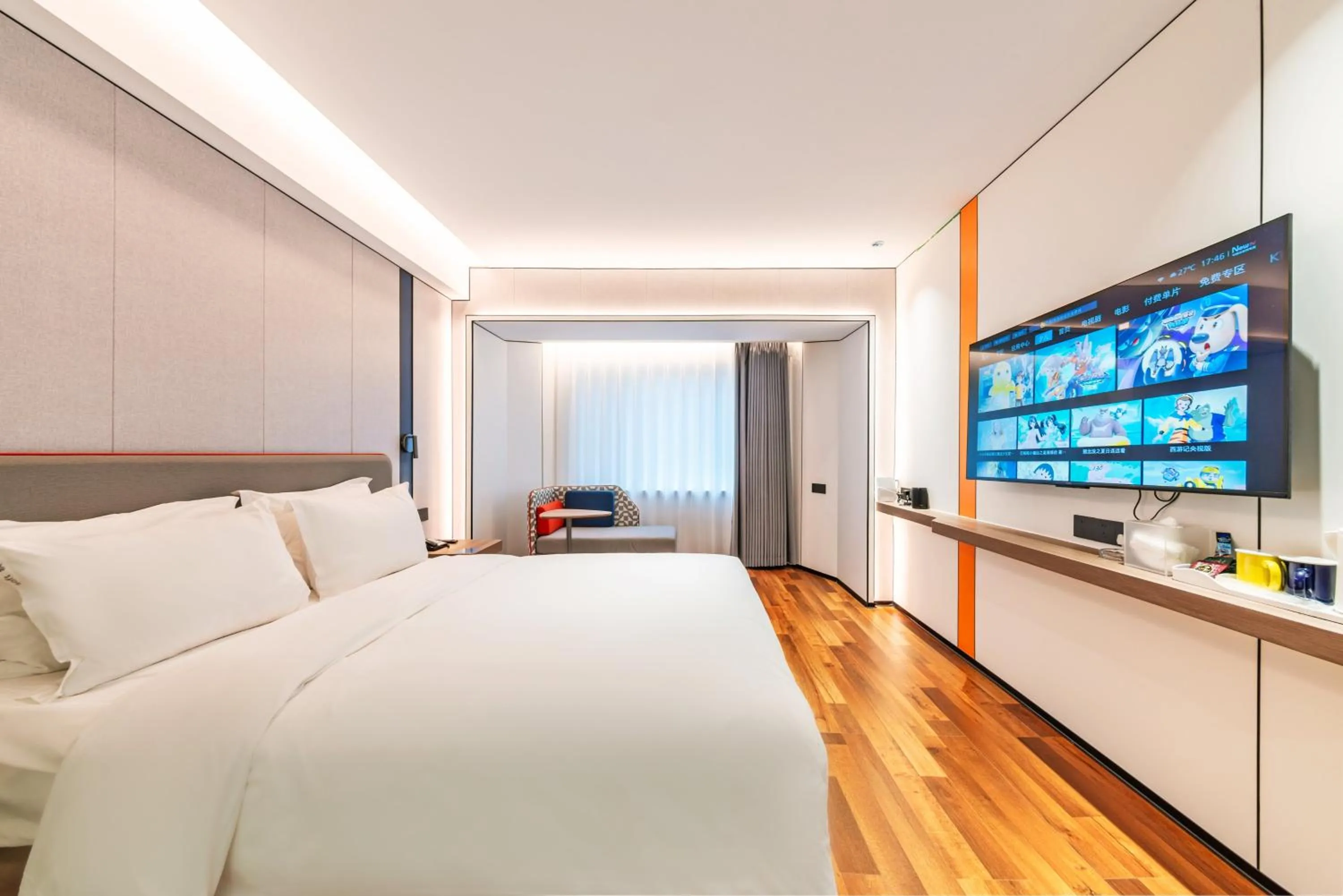 Photo of the whole room, Bed in Holiday Inn Express Chengde Downtown by IHG