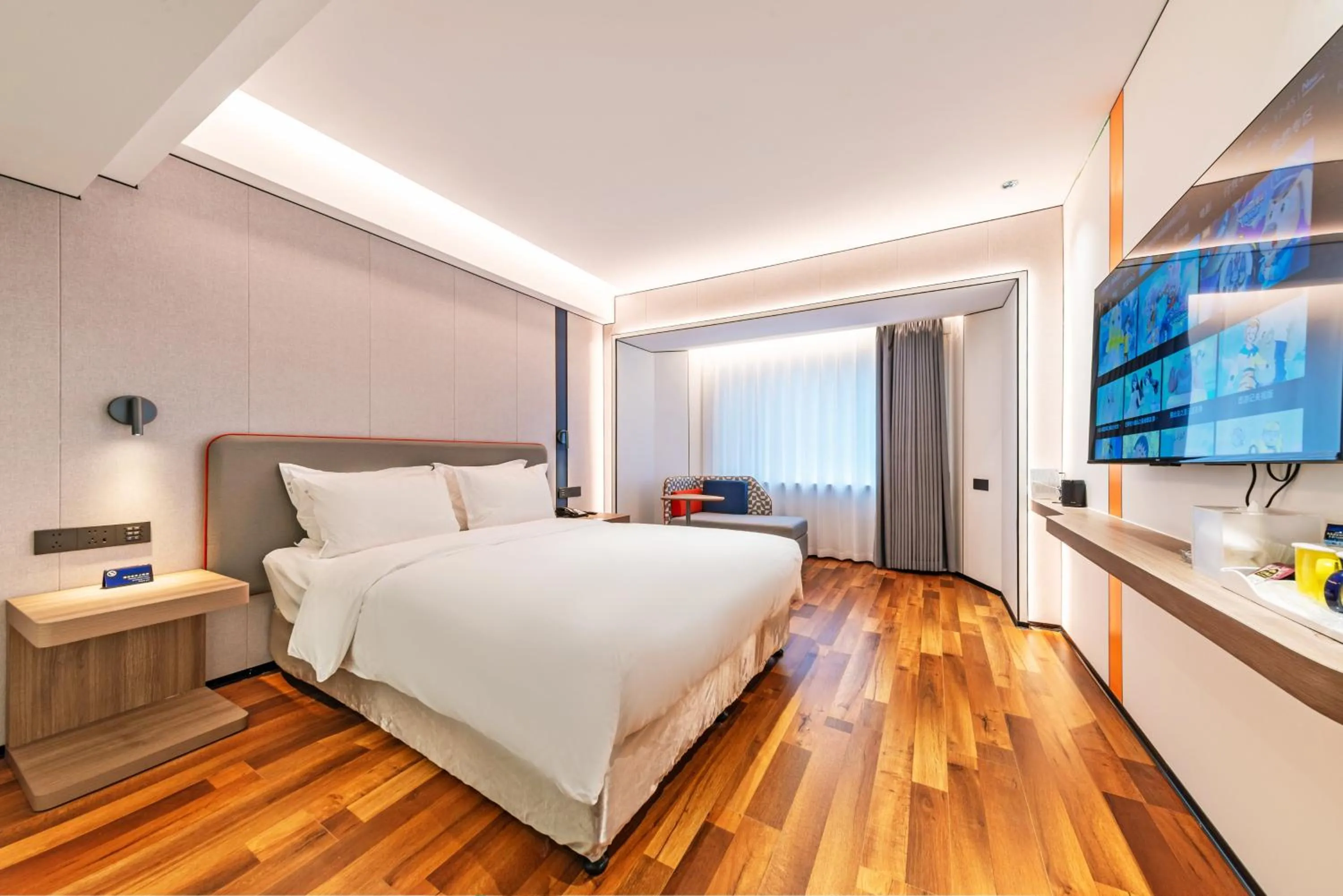 Photo of the whole room, Bed in Holiday Inn Express Chengde Downtown by IHG