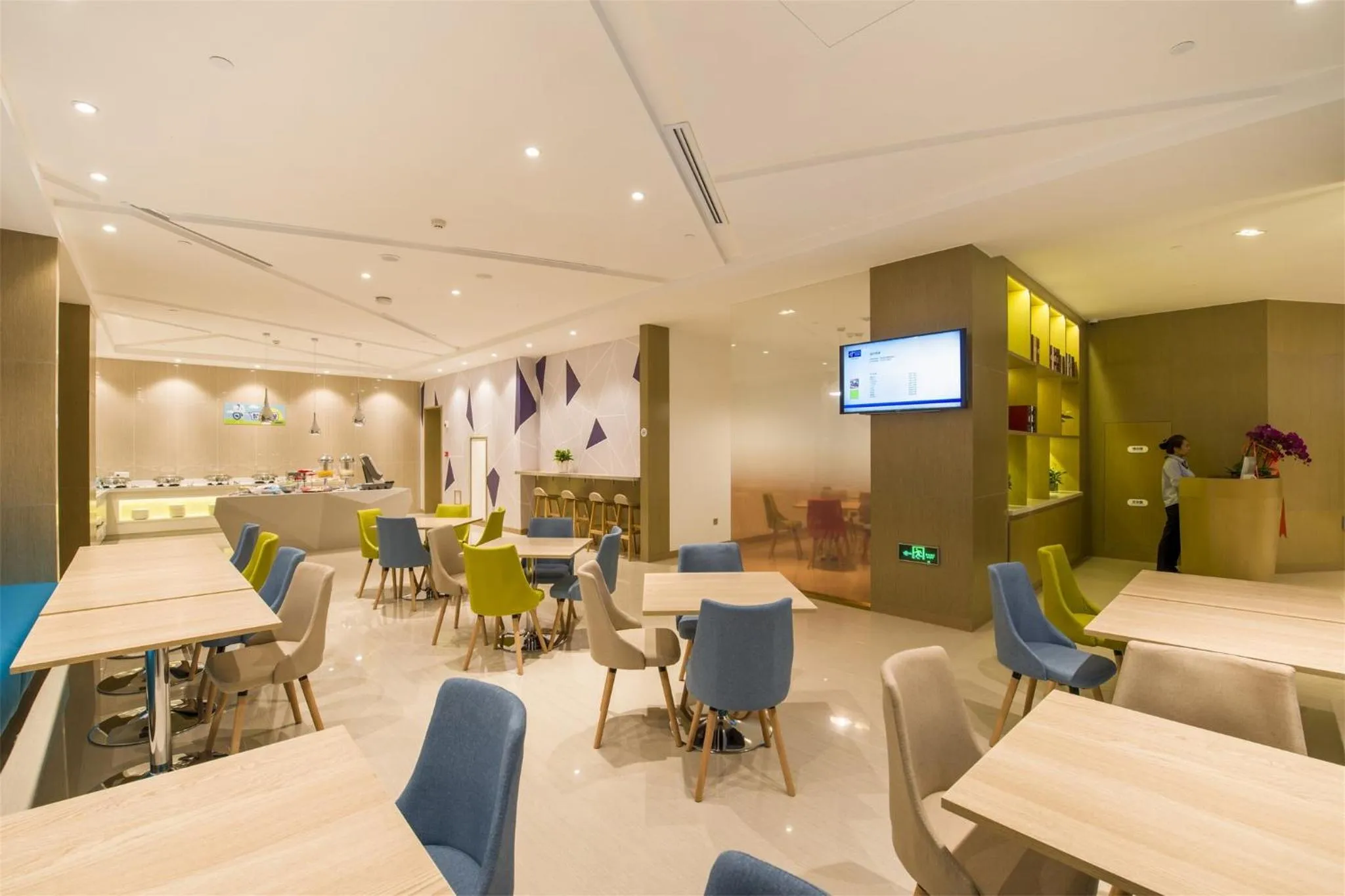 Restaurant/places to eat in Holiday Inn Express Chengde Downtown by IHG