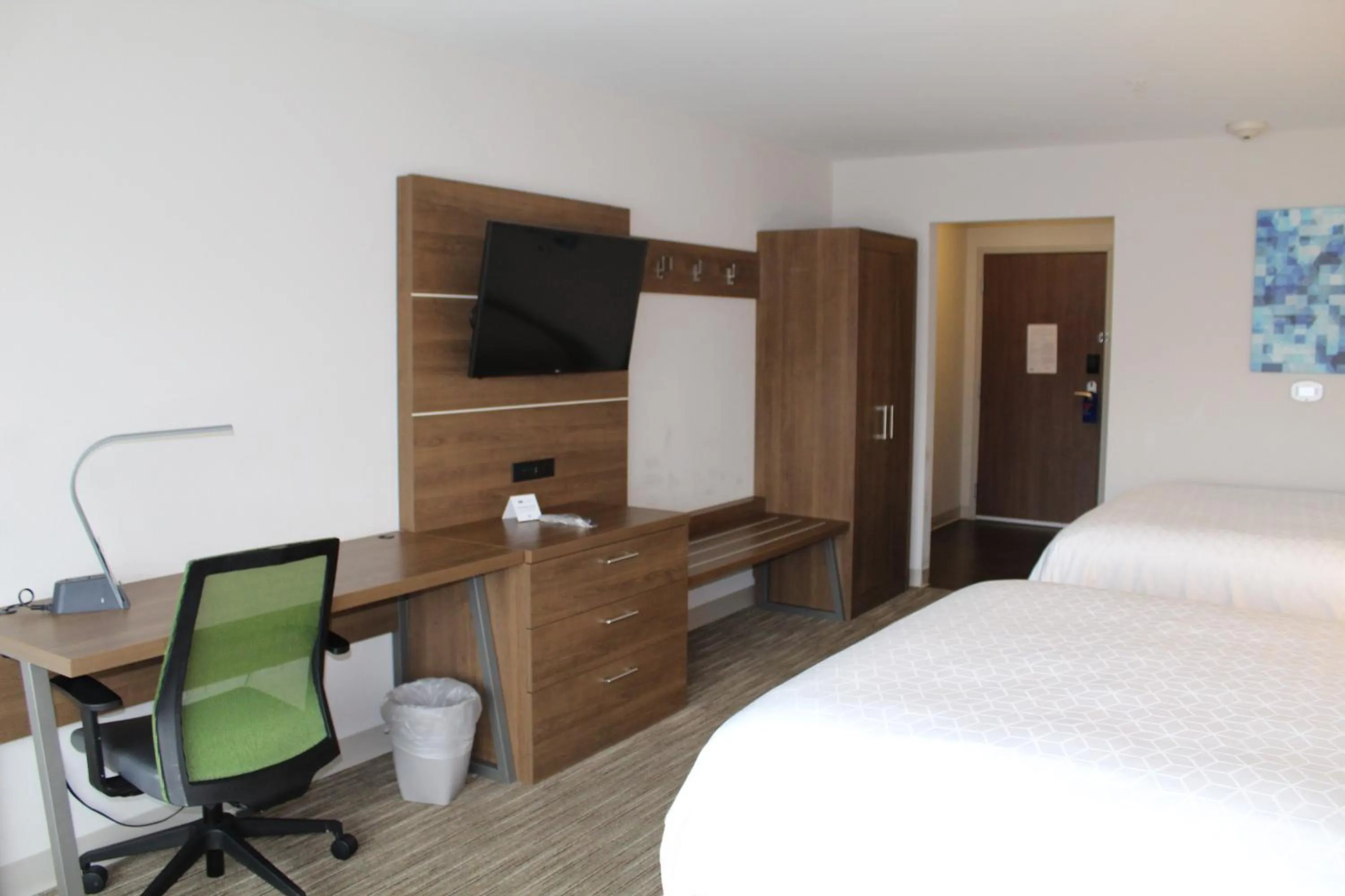 Bedroom, Bed in Holiday Inn Express & Suites - Gettysburg by IHG