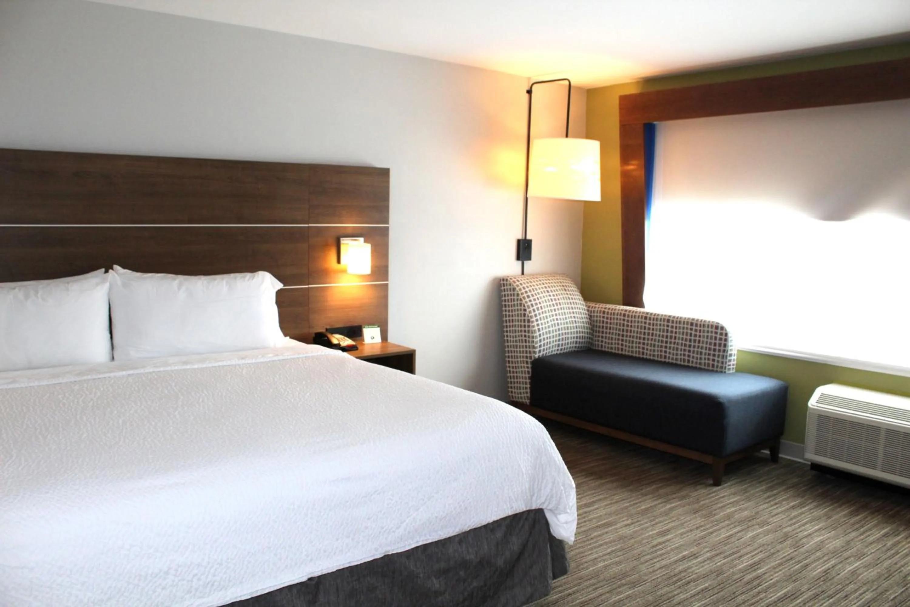 Photo of the whole room, Bed in Holiday Inn Express & Suites - Gettysburg by IHG