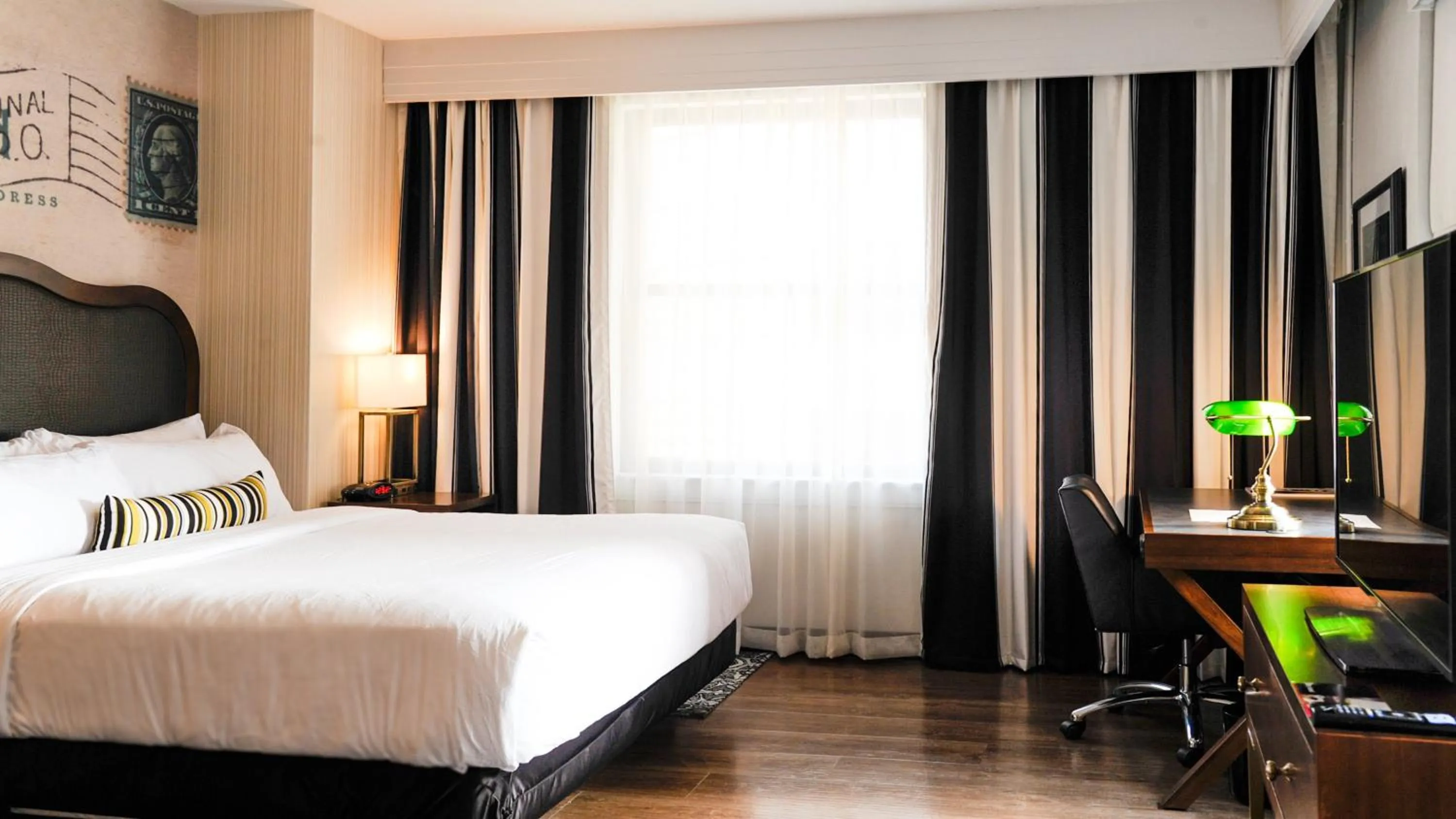 Photo of the whole room, Bed in Hotel Indigo - Kansas City Downtown by IHG