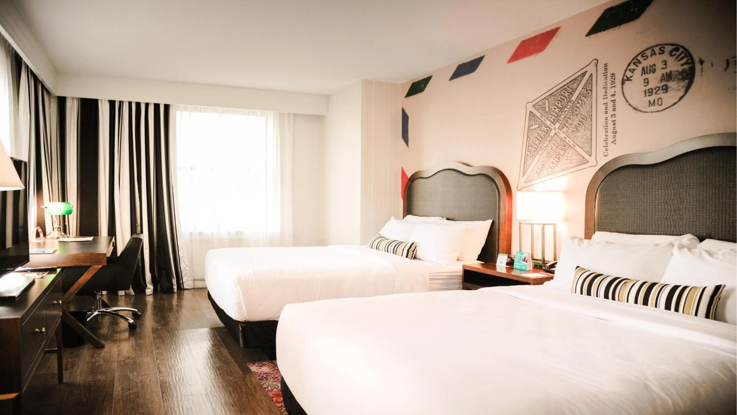 Photo of the whole room, Bed in Hotel Indigo - Kansas City Downtown by IHG