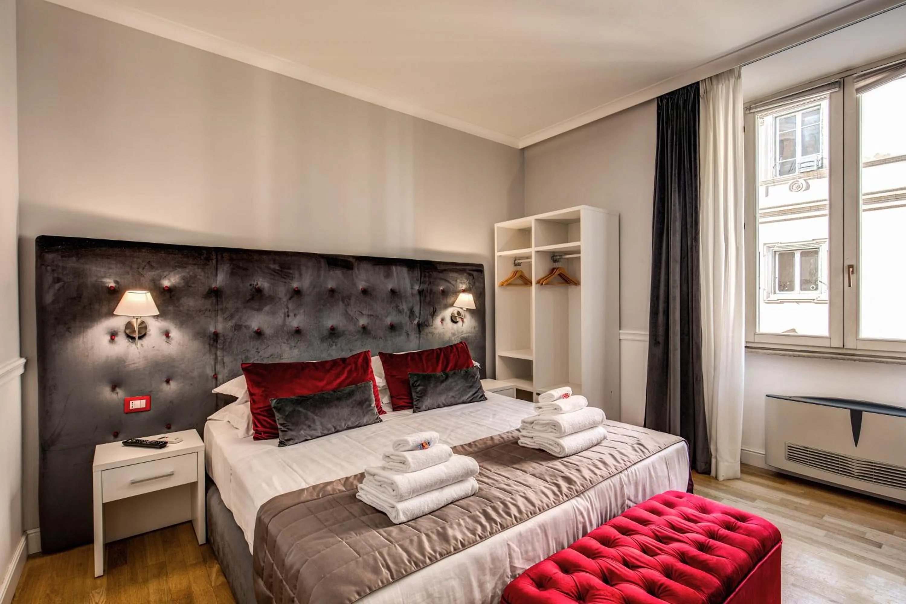 Photo of the whole room, Bed in La Foresteria Luxury Suites