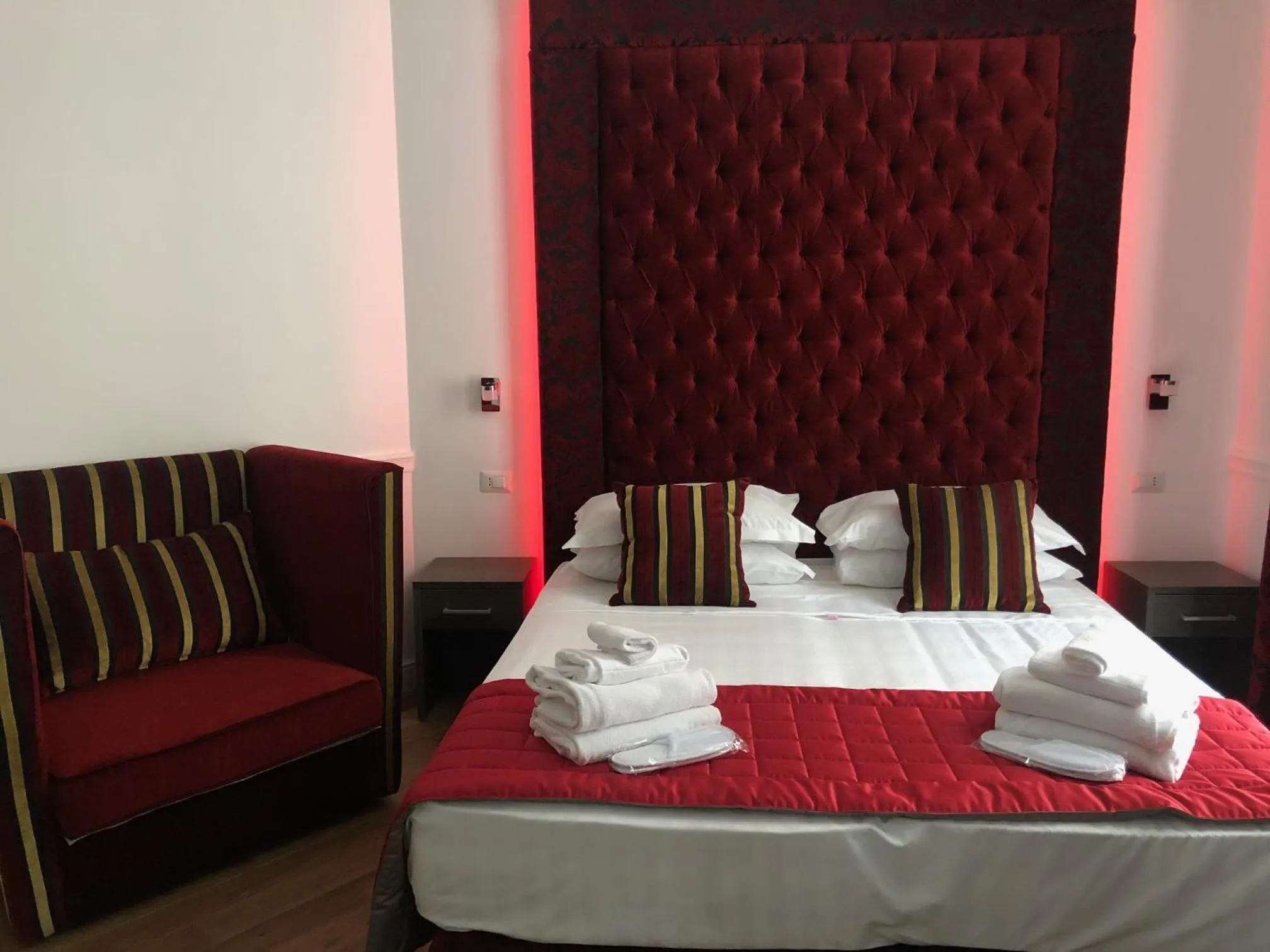 Photo of the whole room, Bed in La Foresteria Luxury Suites