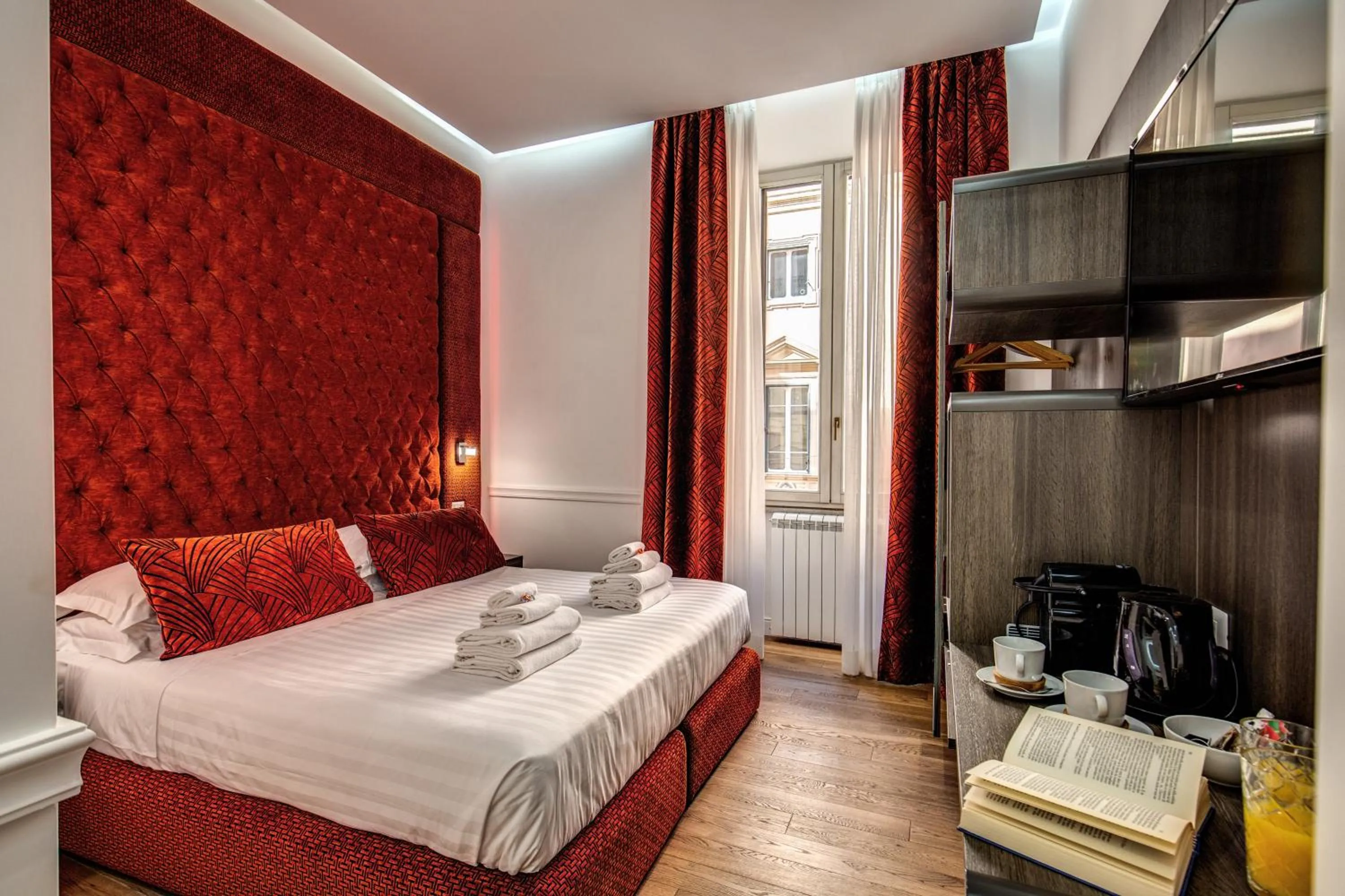 Photo of the whole room, Bed in La Foresteria Luxury Suites