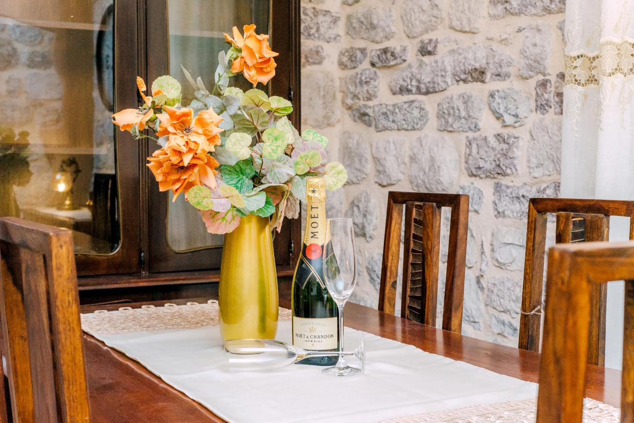 Kitchen or kitchenette in D & Sons Apartments