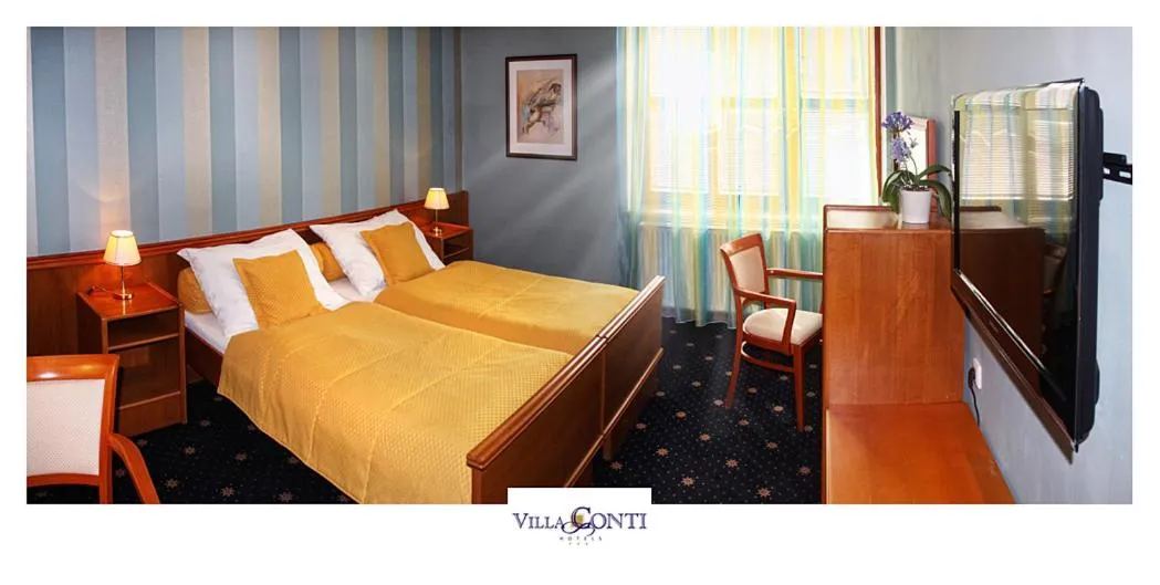 Text overlay, Bed in Hotel Villa Conti