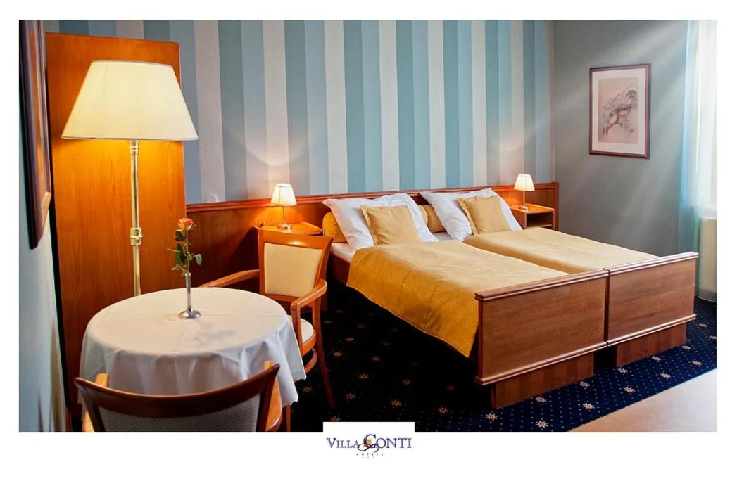 Text overlay, Bed in Hotel Villa Conti